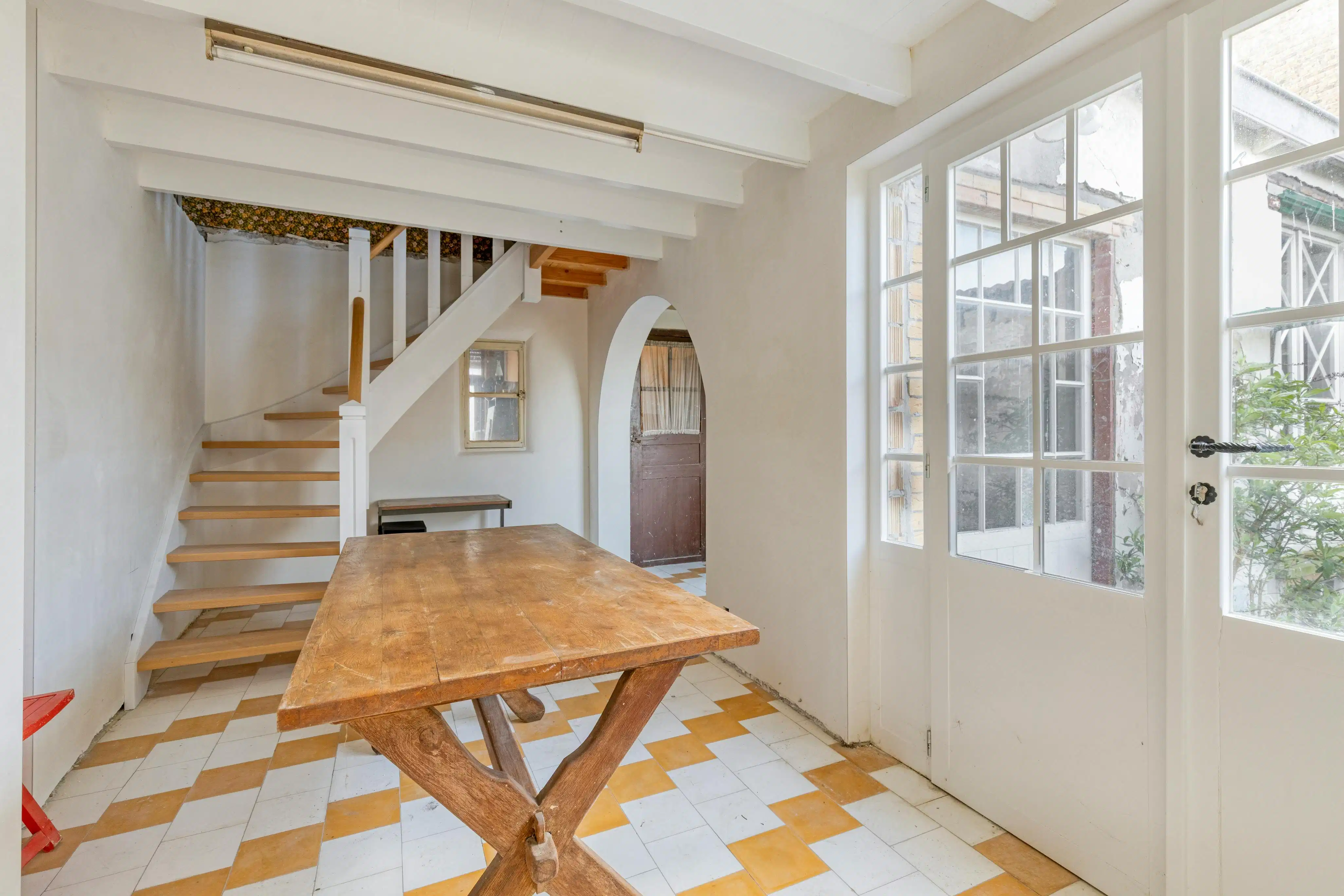 Verder te renoveren woning met tuin en garage in Adinkerke. foto 4