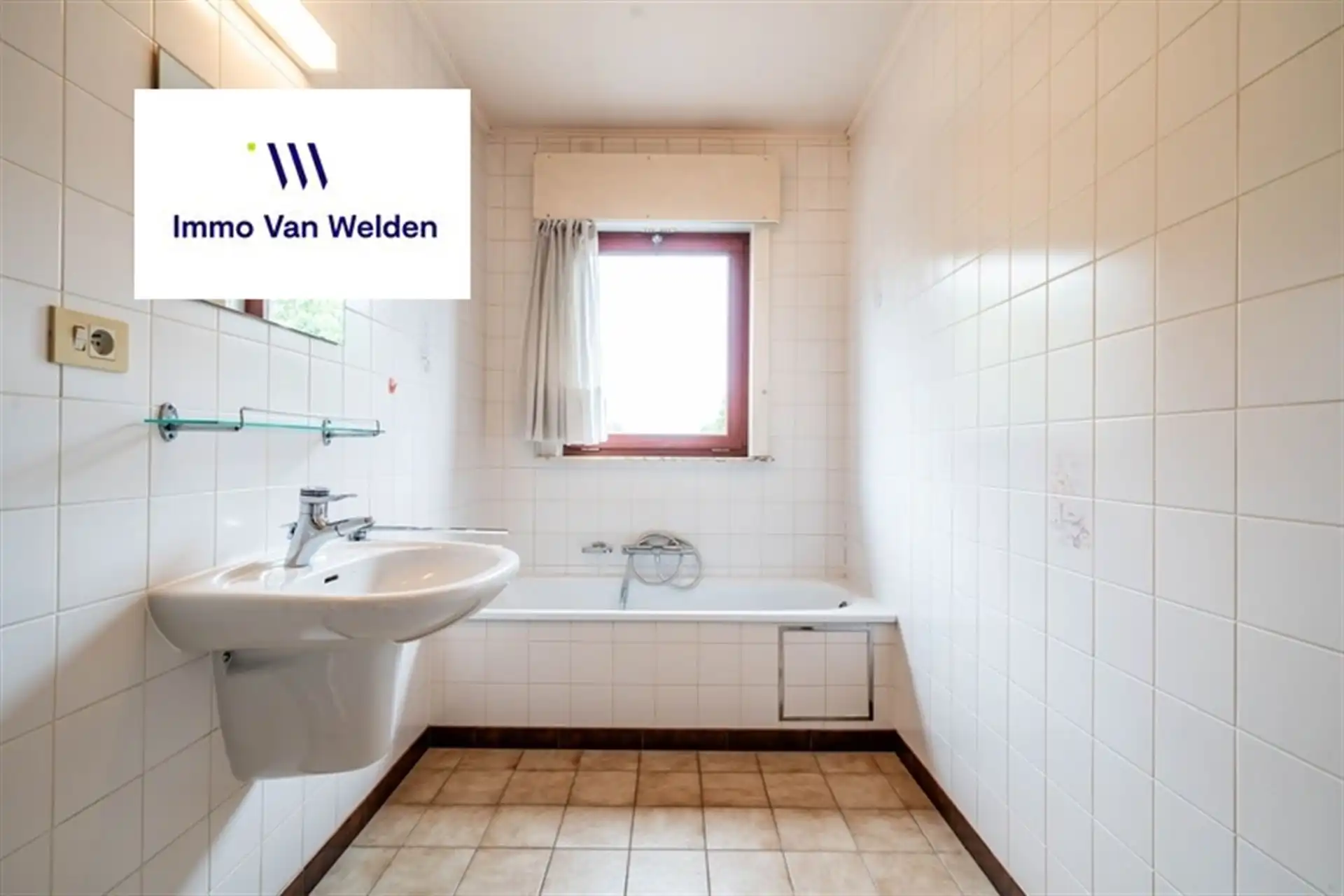 Vrijstaande woning met garage, veranda  en tuin foto 20