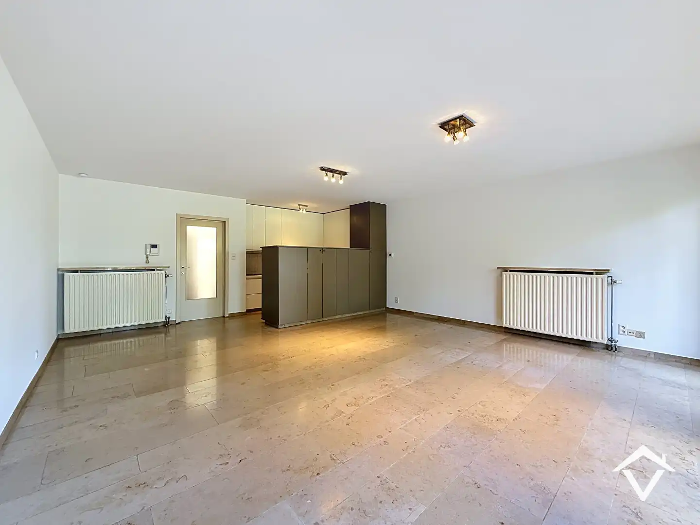 Instapklaar appartement met twee slaapkamers, twee terrassen en garage te Roeselare foto 3