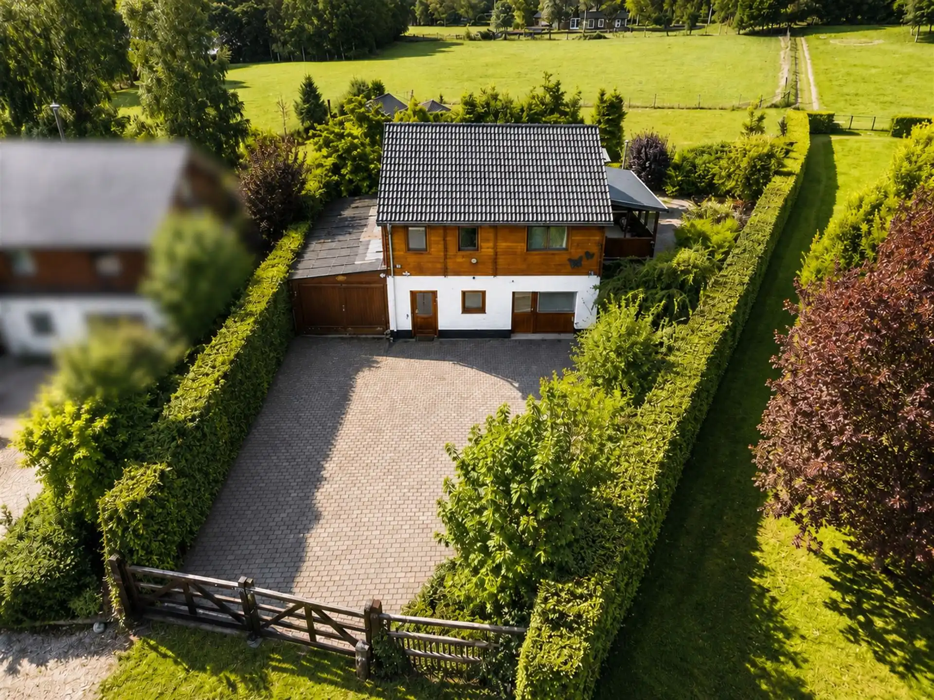 Charmante vakantiewoning op 2.801 m² aan de bosrand in Recht foto 4