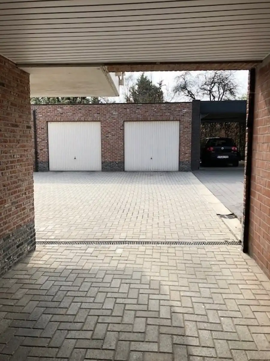 Gerenoveerd appartement met 2 slaapkamers en garagebox! foto 4