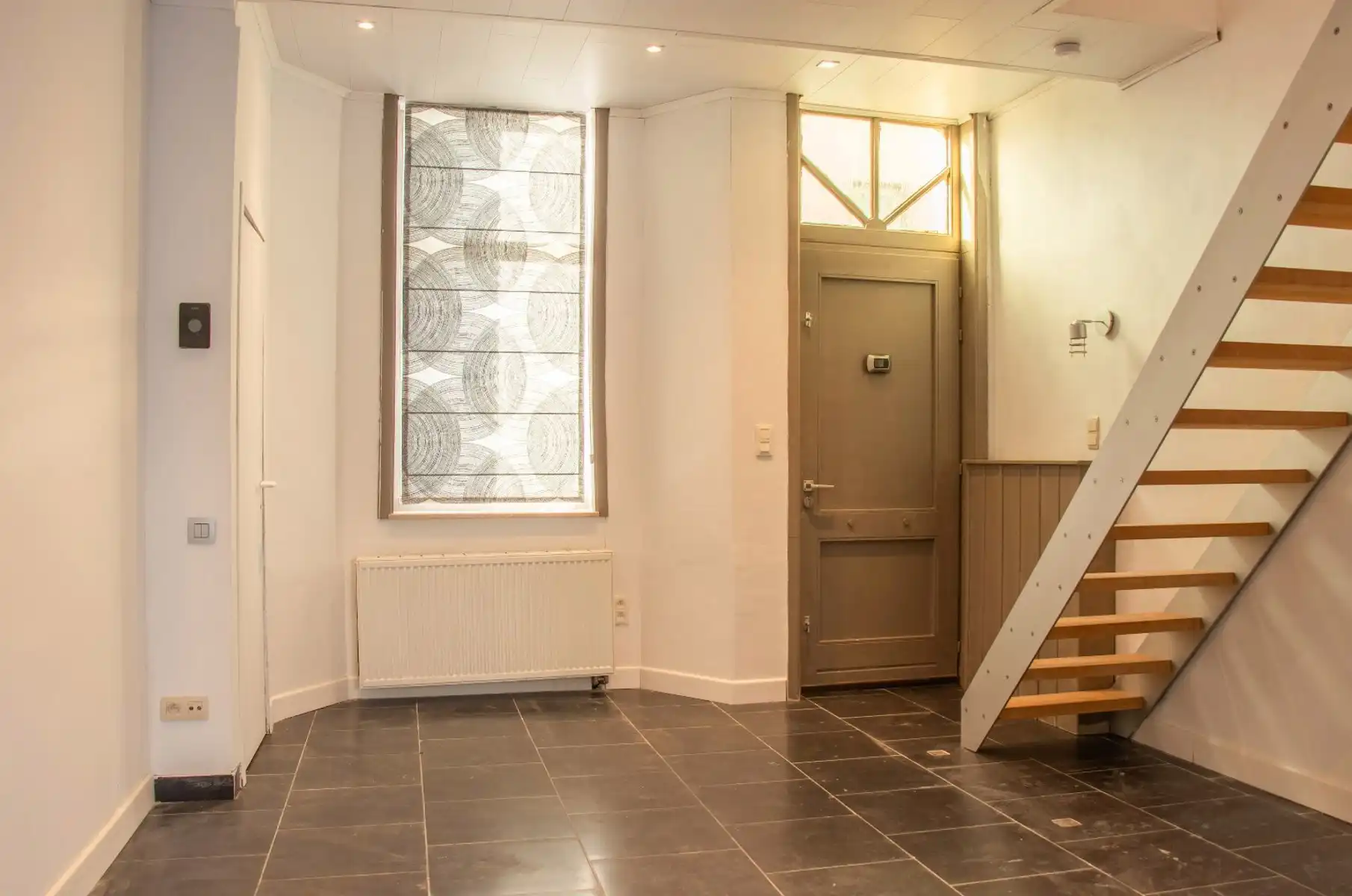 Gerenoveerde rijwoning met 2 slaapkamers foto 4