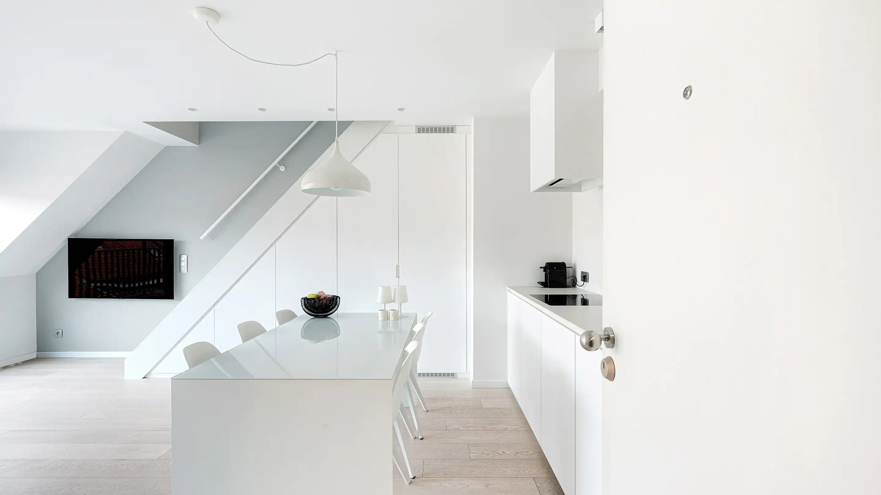 Zeer recent en mooi  duplex dakapp. in perfecte staat  met groot zuidgericht terras dichtbij de Lippenslaan. foto 11