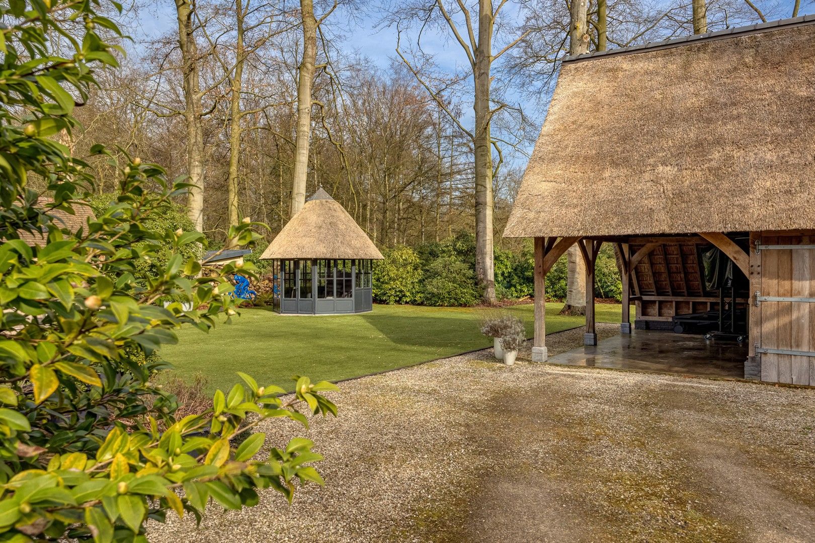 PRACHTIGE EN UNIEKE VILLA MET RIETEN DAK foto 6