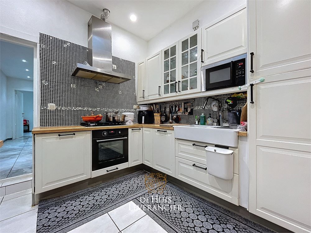 RUIME woning te koop (8 slpks, 2 badk) die ook perfect als tweewoonst kan dienen foto 2