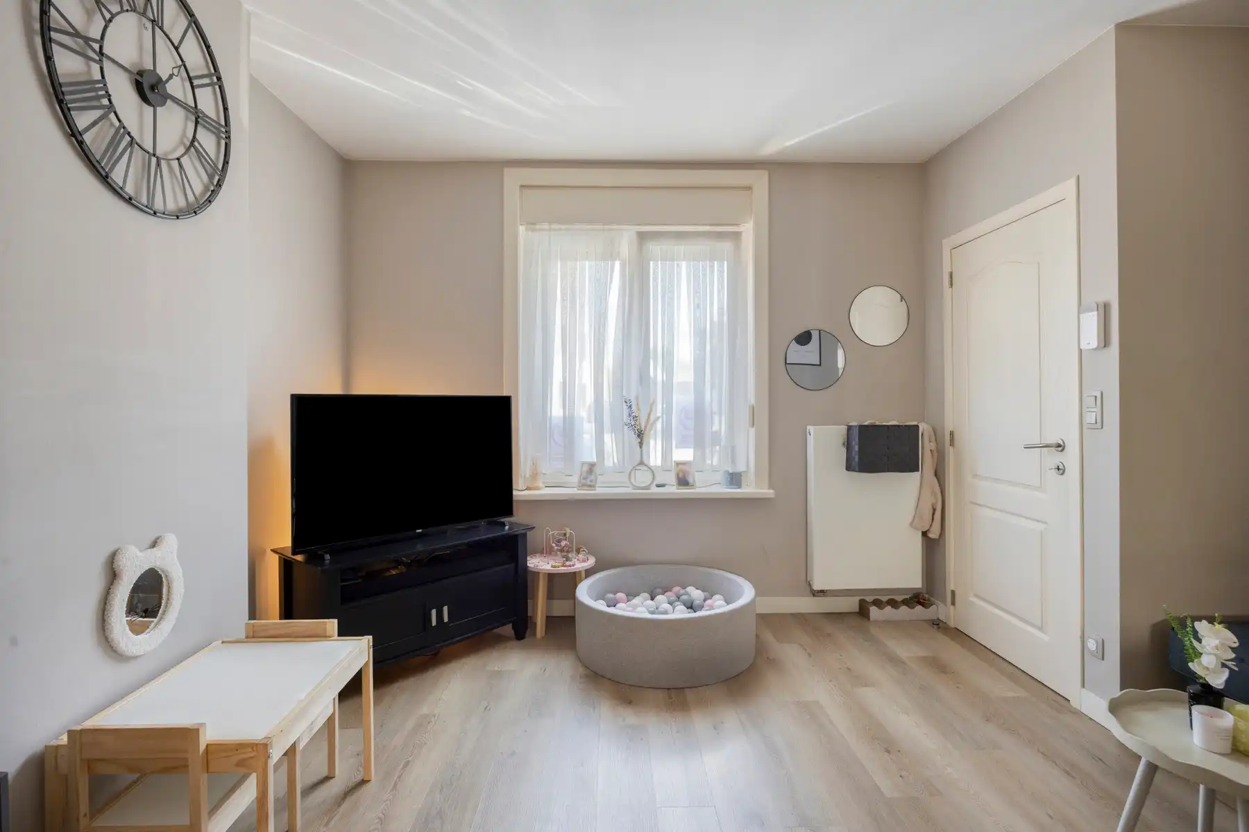 Instapklare HOB met 3 slaapkamers en aangelegde tuin foto 2