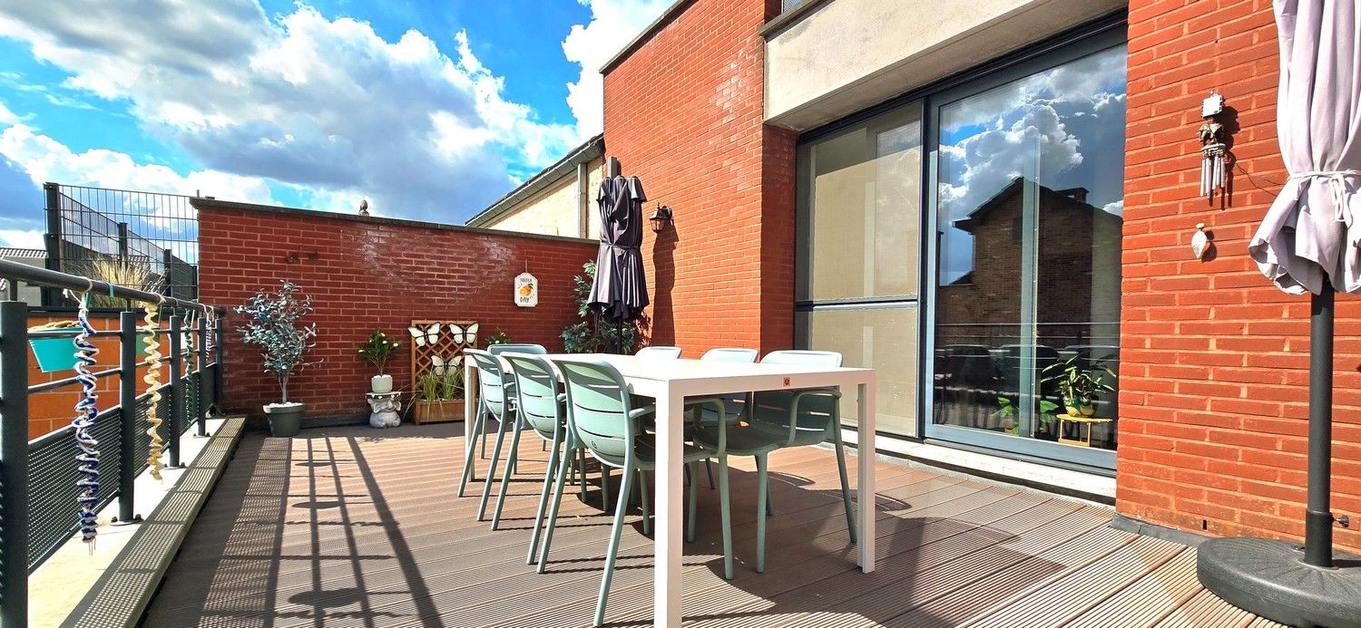 TE KOOP: Instapklaar appartement met 3 slaapkamers, dubbele garage en 2 terrassen foto 6