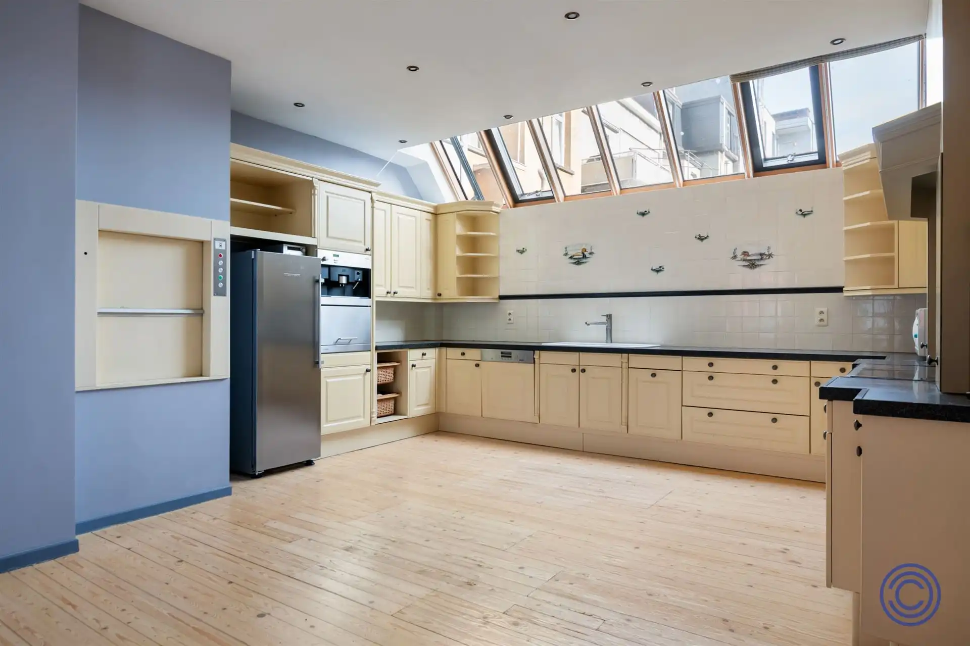 Gezellige, ruime gezinswoning met dakterras, middenin de stad! foto 3