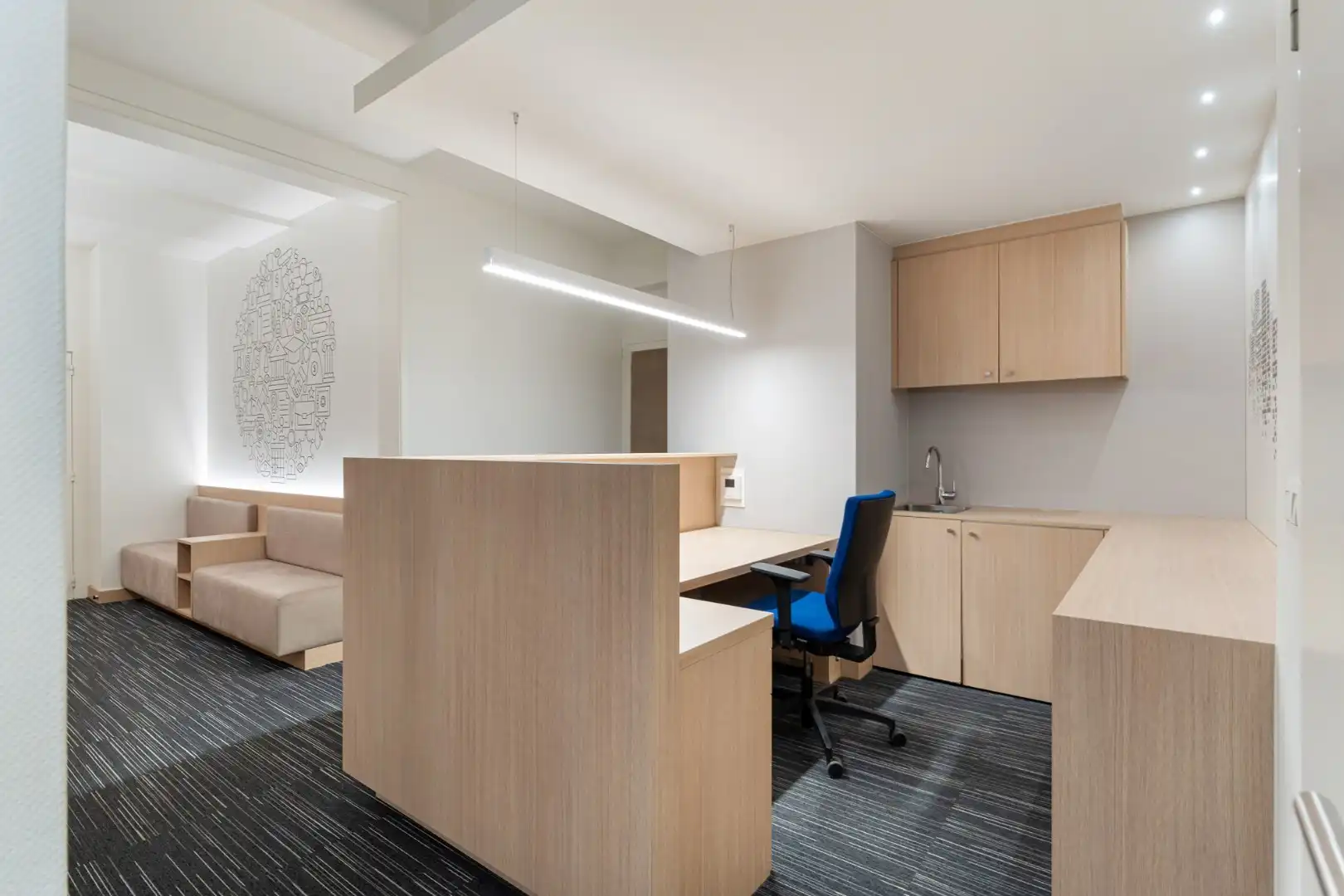 Handelspand/Kkantoor/ vrijberoep TE HUUR op toplocatie, 226m², ruime parkeergelegenheid foto 6