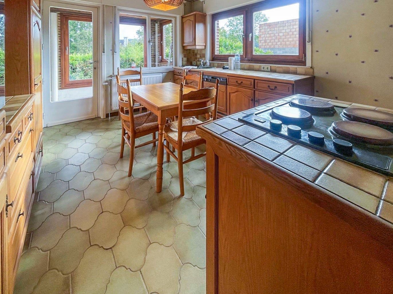 Te renoveren viergevelwoning met tuin foto 8