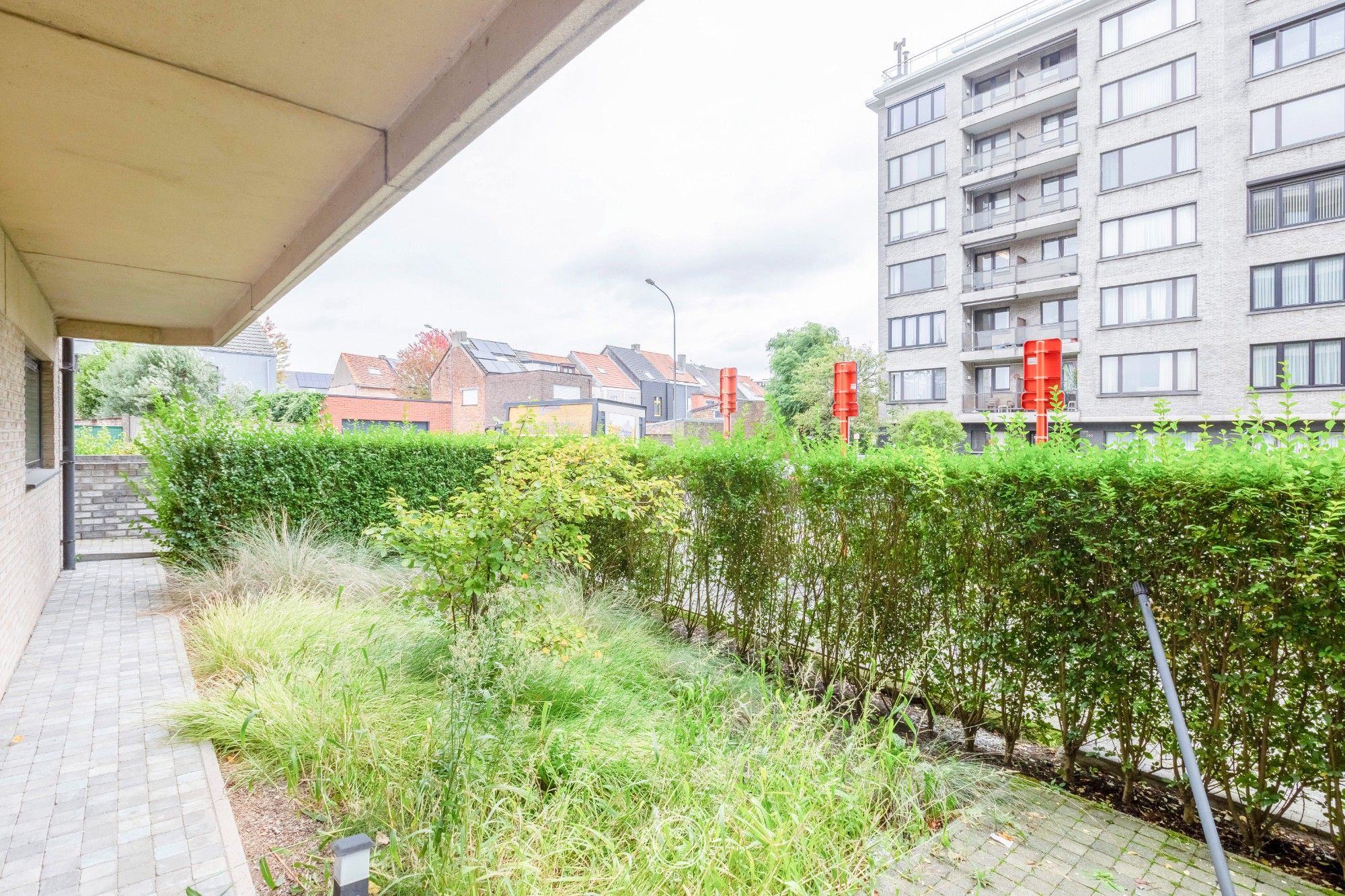 Heel ruim appartement met drie slaapkamers en aparte bureauruimte. foto 7