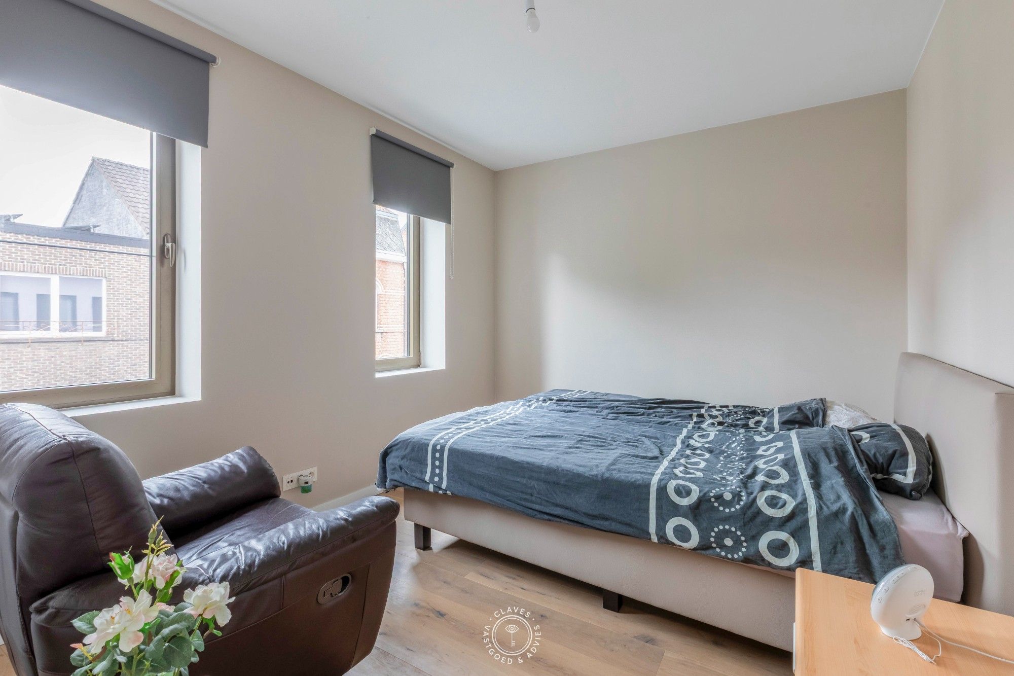 Modern appartement met 2 slaapkamers, groot terras en garagebox op centrale ligging in Sint-Niklaas foto 8