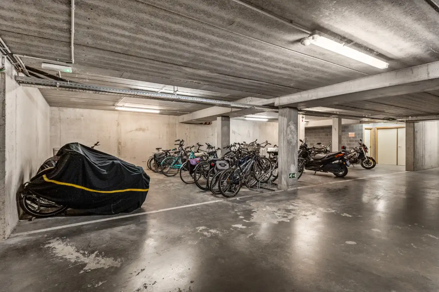 Mooi, centraal gelegen app. op 2e verd. met 3 slpk., balkon en autostaanplaats foto 17
