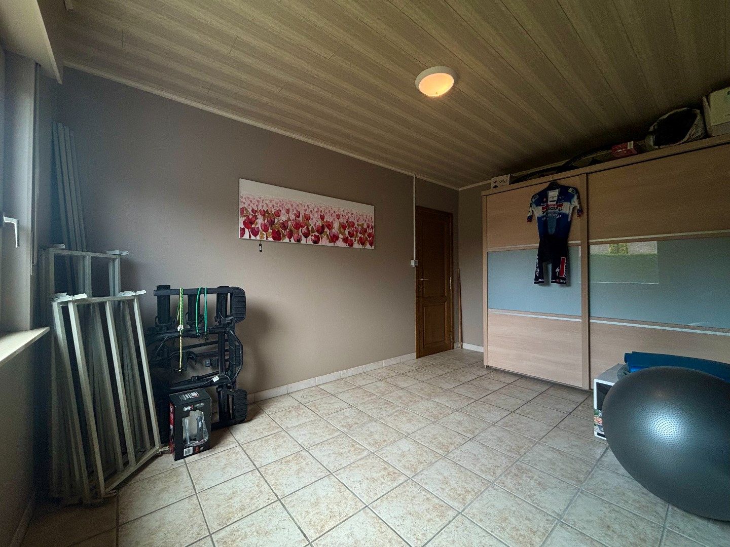 Goed onderhouden halfopen woning met zonnige tuin in centrum Ieper (494m²) foto 23
