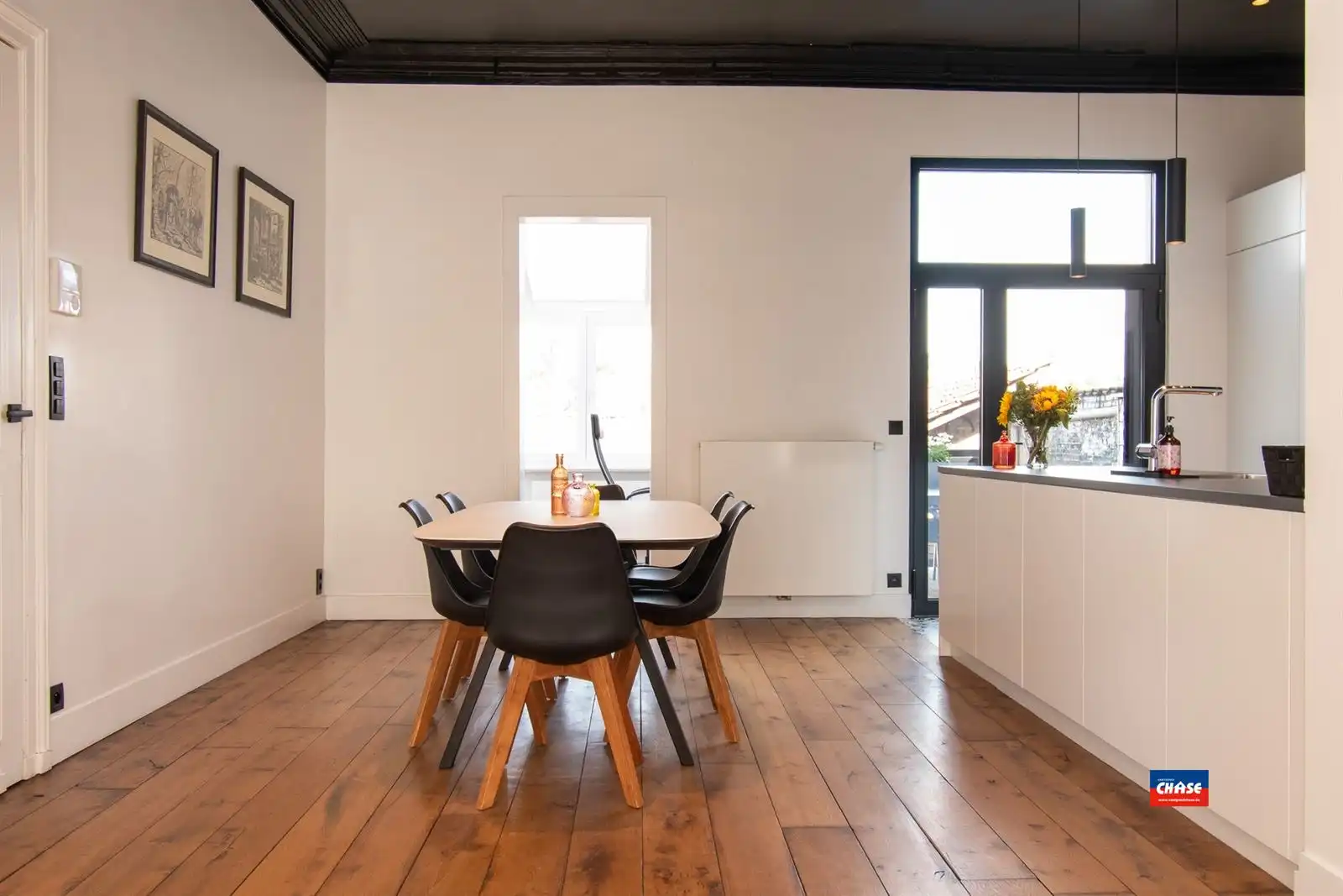 Authentieke woning met zes slaapkamers en tuin met toegang naar de steenbakkerij foto 8