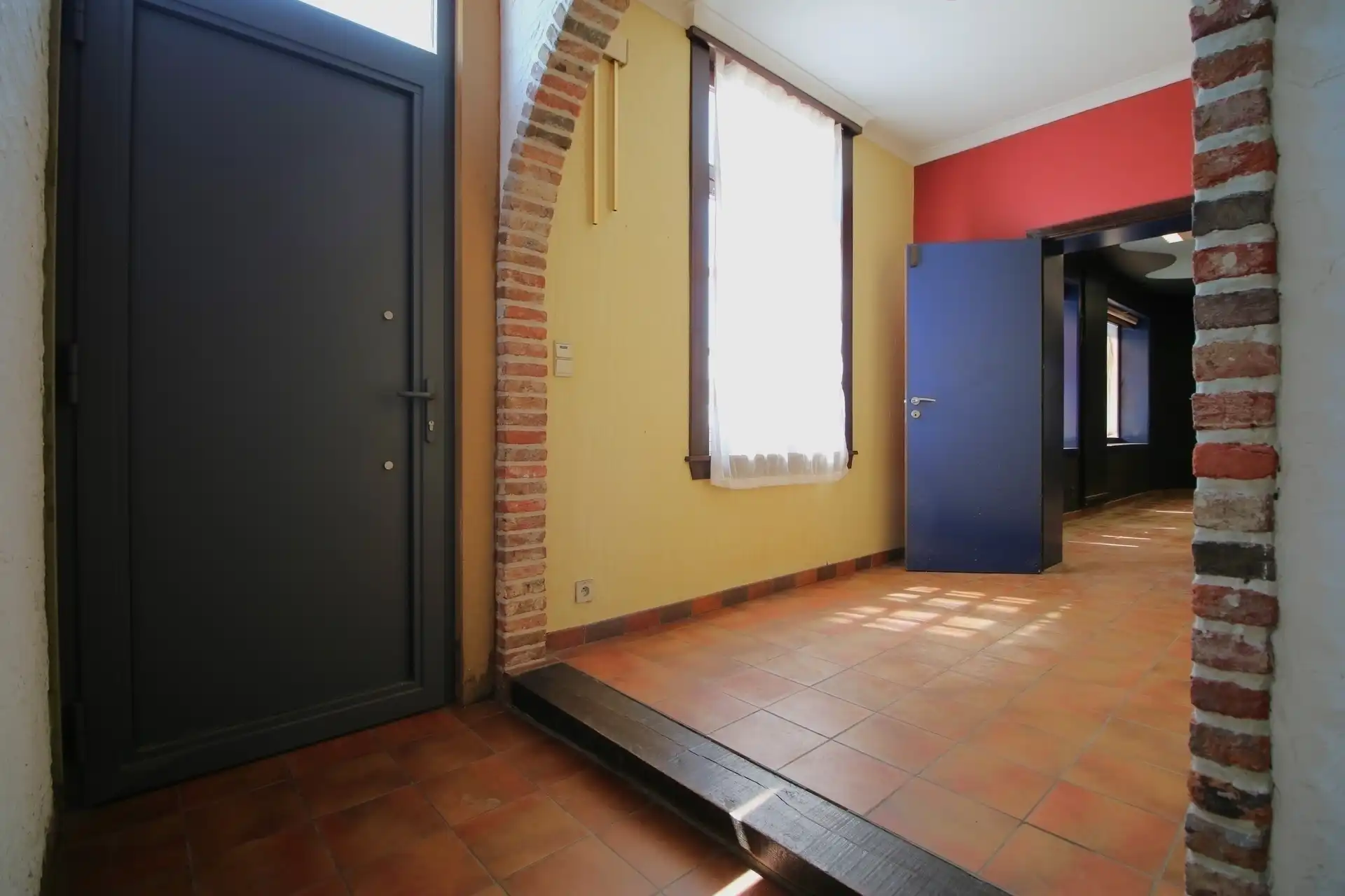 Ruim te renoveren handelspand met woning foto 18