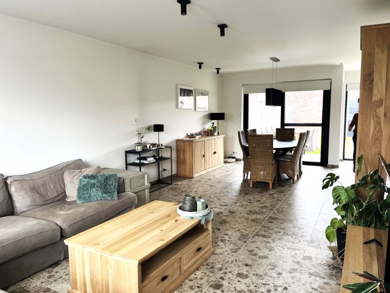 Nieuwbouwwoning met 3 slaapkamers en zonnepanelen foto 2