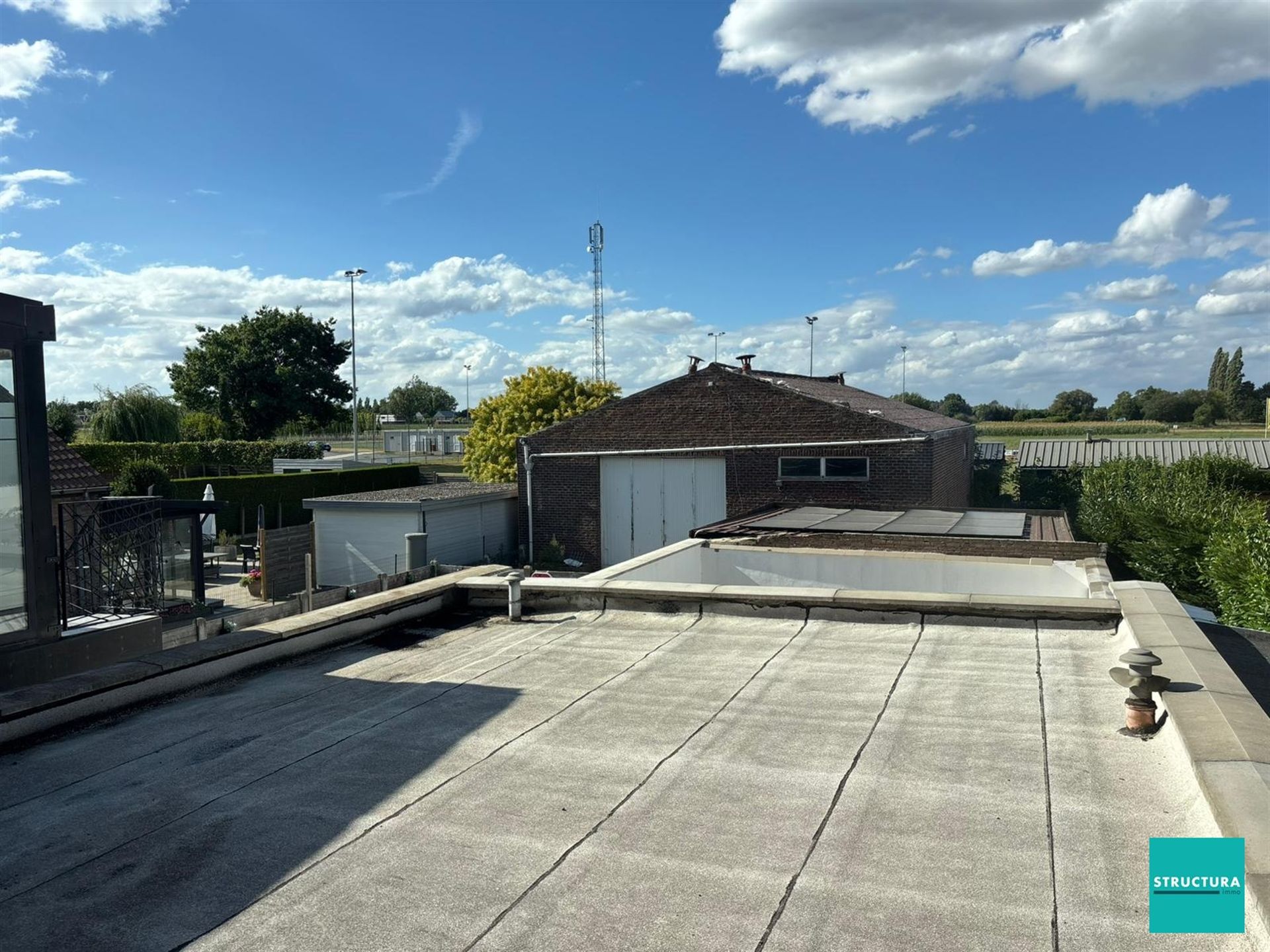 Volledig gerenoveerde, ruime woning met vlotte bereikbaarheid! foto 18