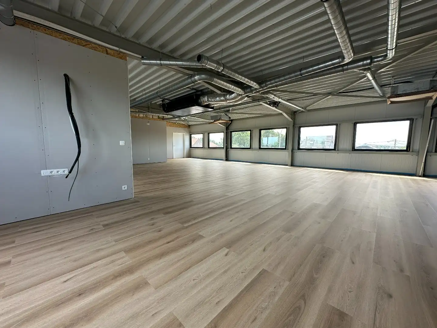 Prachtige kantoorruimte, 275 m², met private parking, gunstig gelegen te Torhout. foto 10
