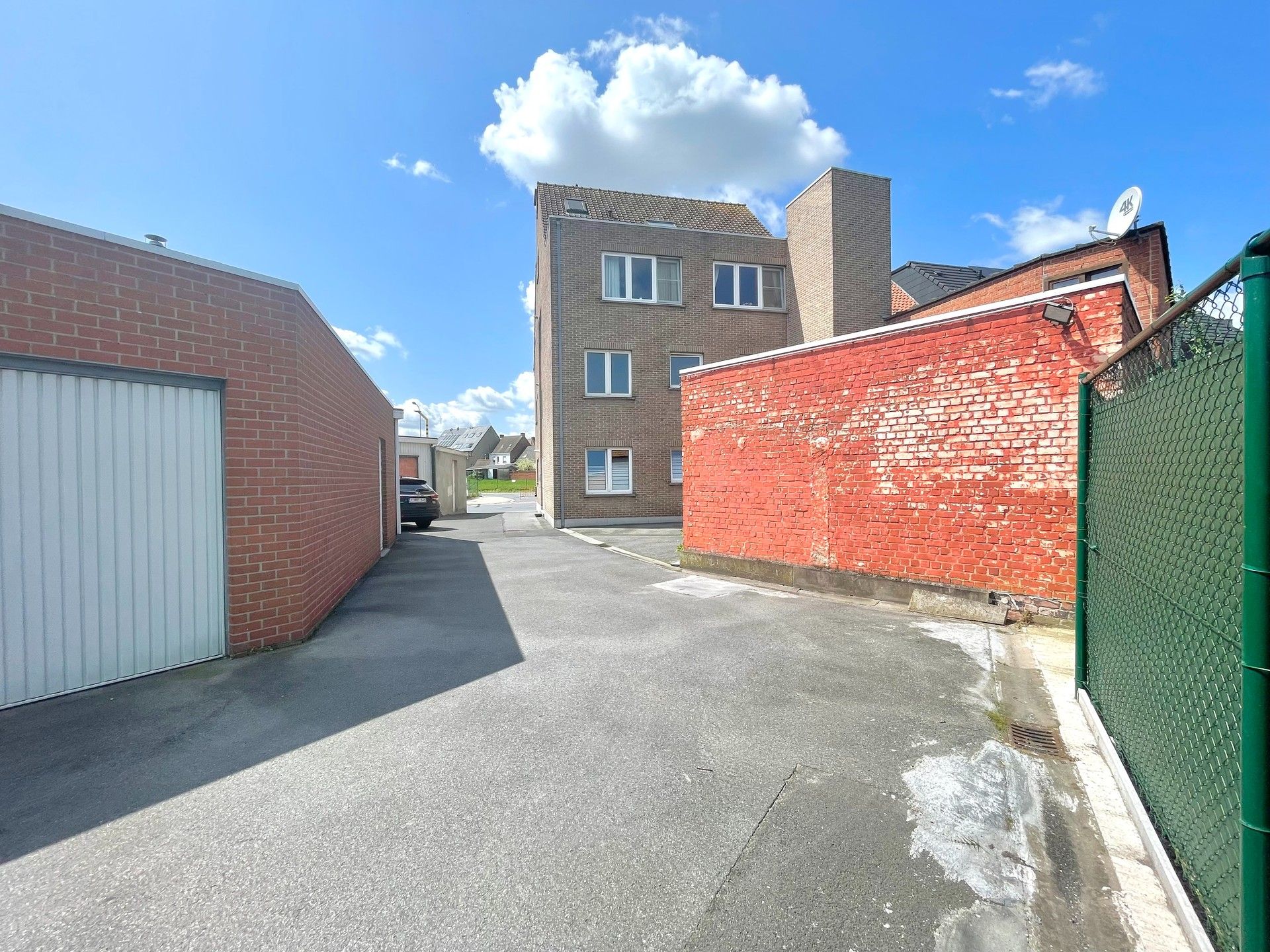APPARTEMENT OP EERSTE VERDIEP MET 2 SLPKS & GARAGE foto 19