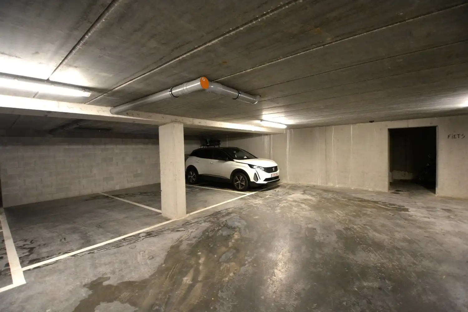 RUIM APPARTEMENT MET 2 SLK, TERRAS EN PARKING! foto 12