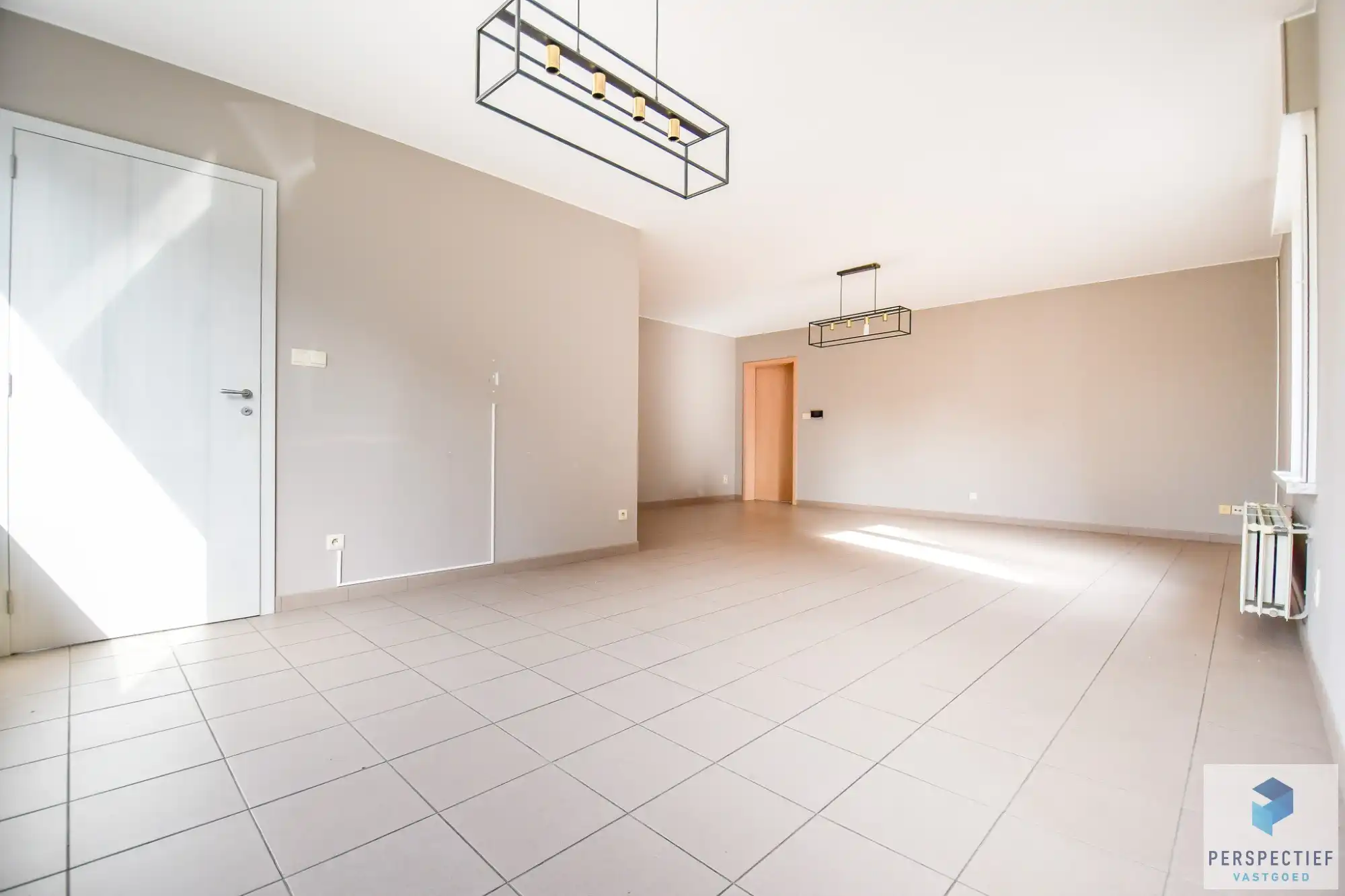 Instapklare GROTE (227m²) halfopen bebouwing (BJ 2001) met 4 slpks, dubbele garage & tuin foto 6