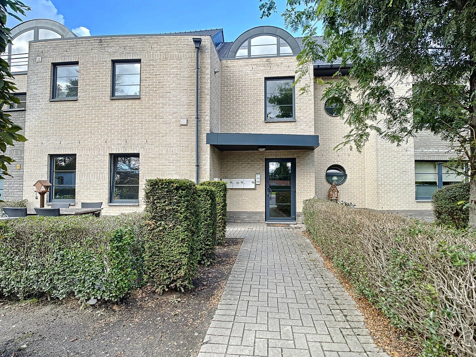 Gelijkvloers appartement in het centrum van Eksel. foto {{pictureIndex}}