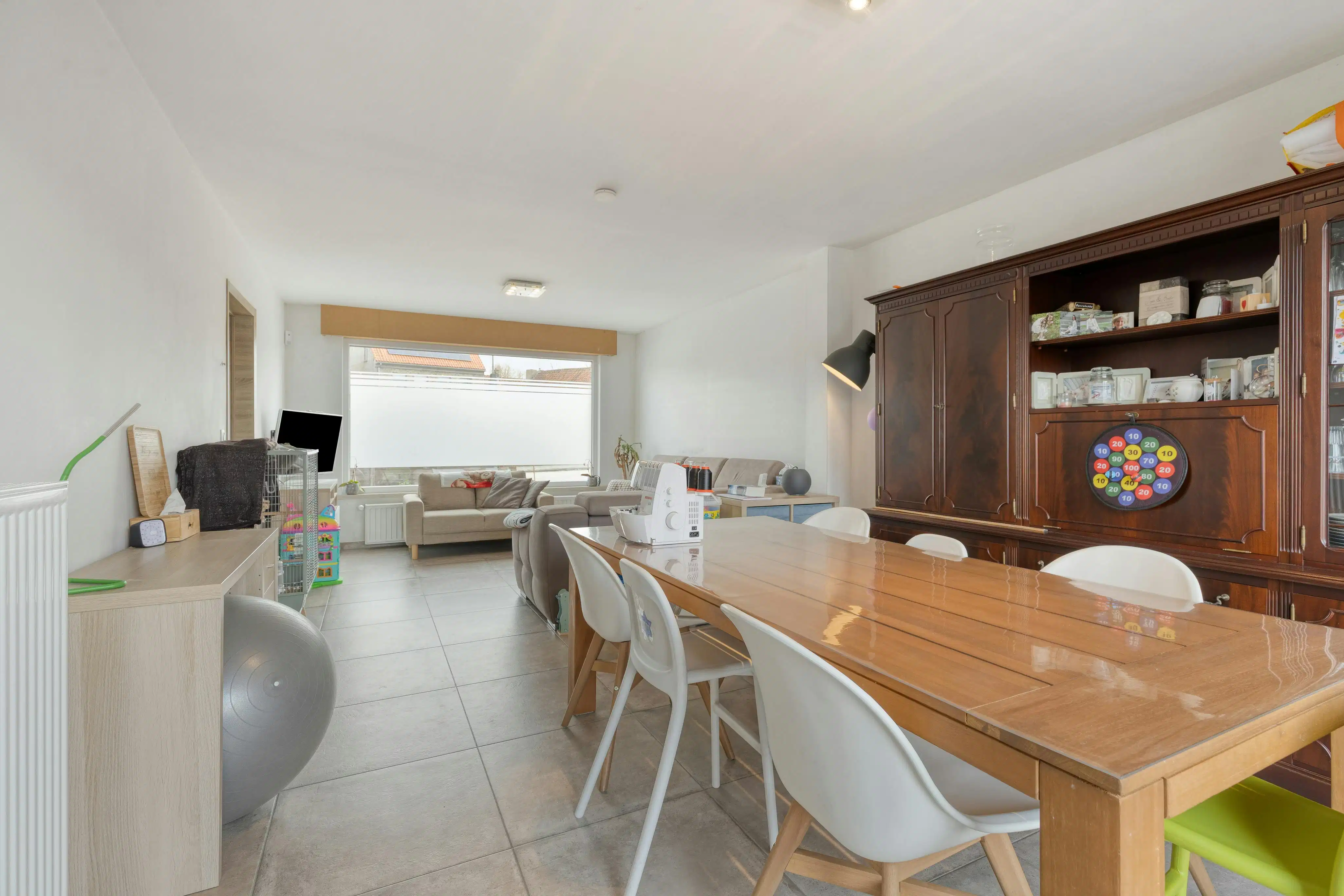 Gerenoveerde woning met 4 slaapkamers, tuin en garage. foto 3