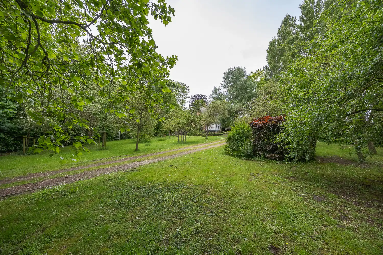 Karaktervolle woning op uniek domein foto 39