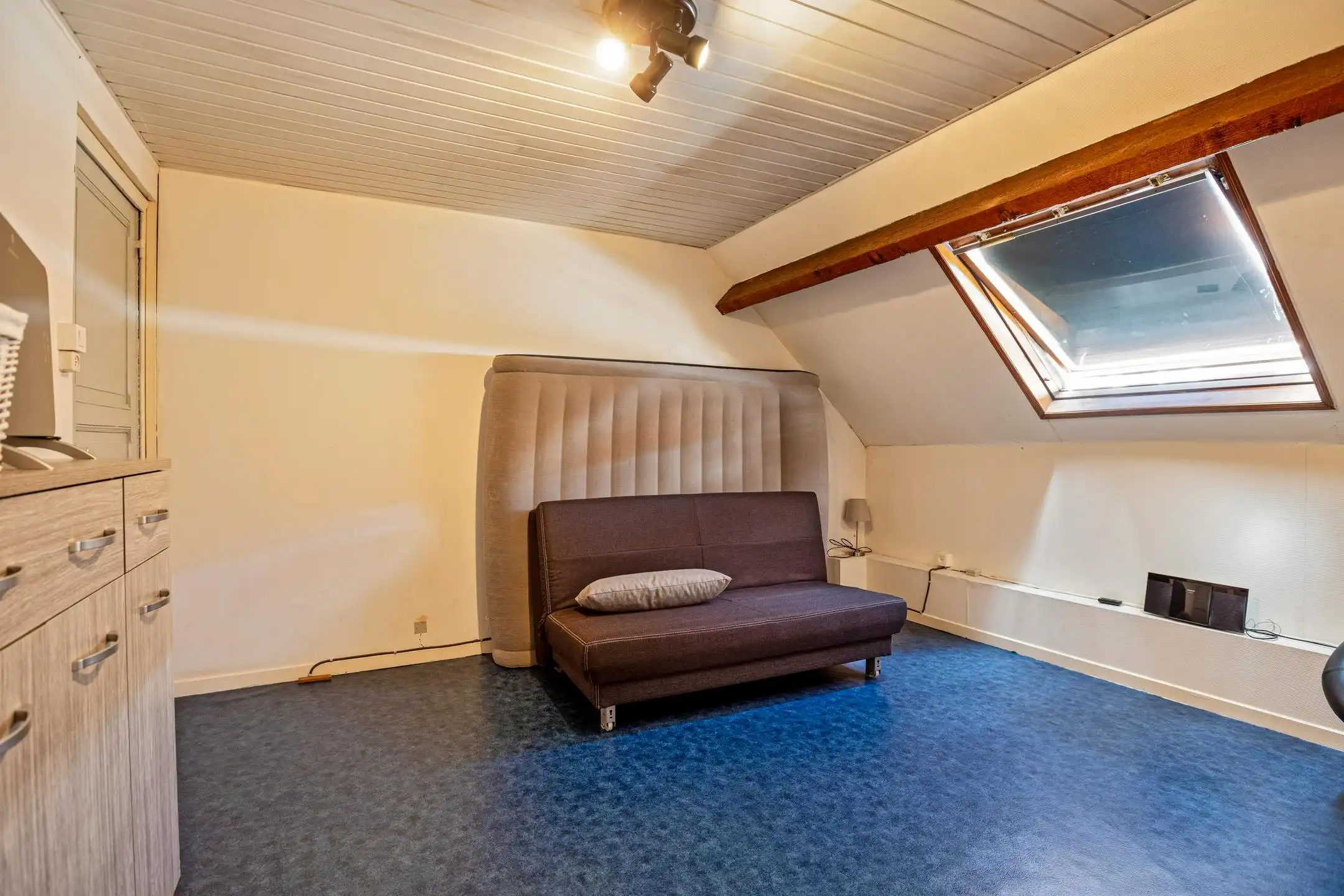 Ruim en veelzijdig huis nabij de Grote Markt van Roeselare. foto 6