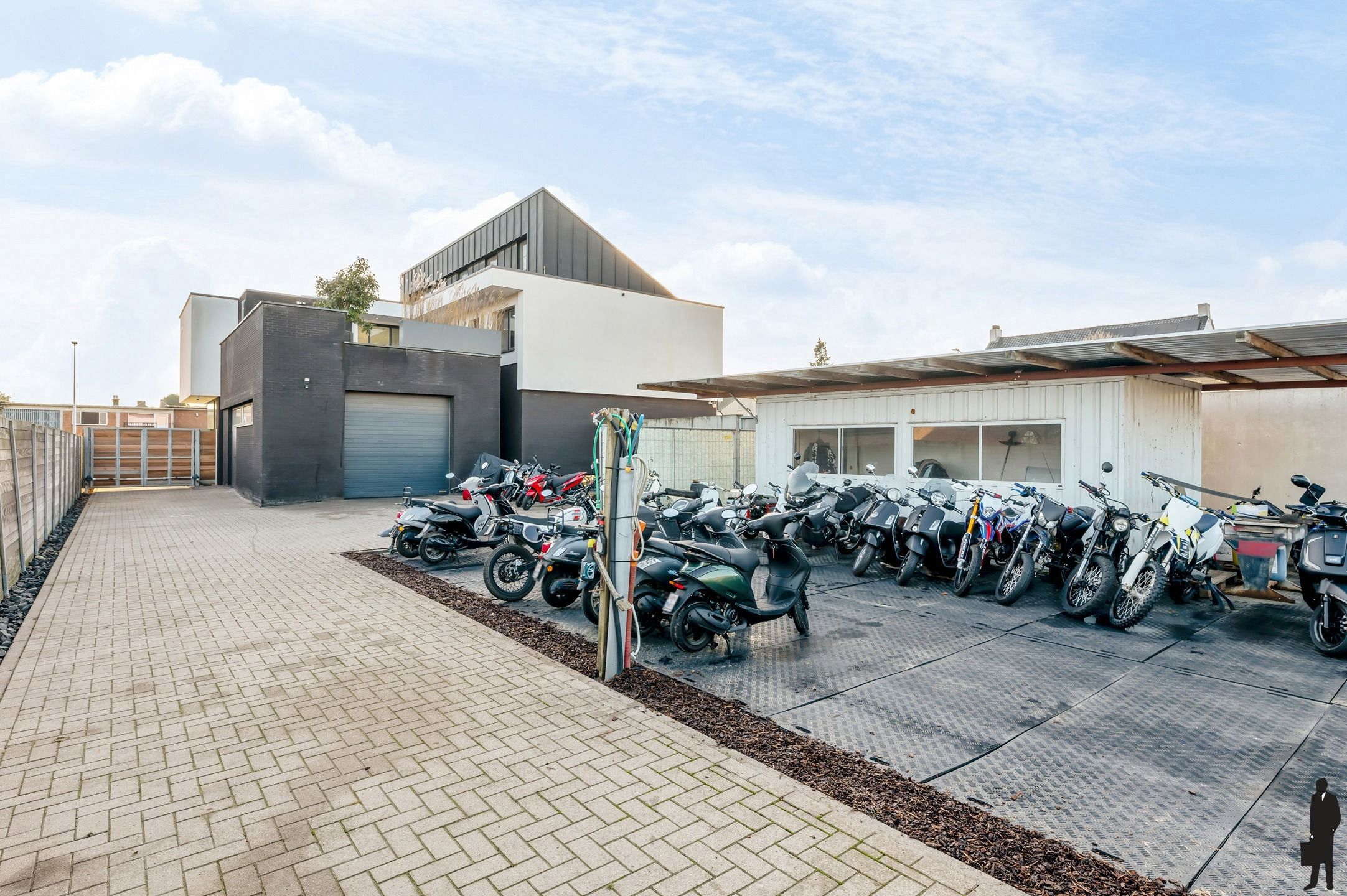 Uniek commercieel eigendom op TOP locatie in Geel foto 9
