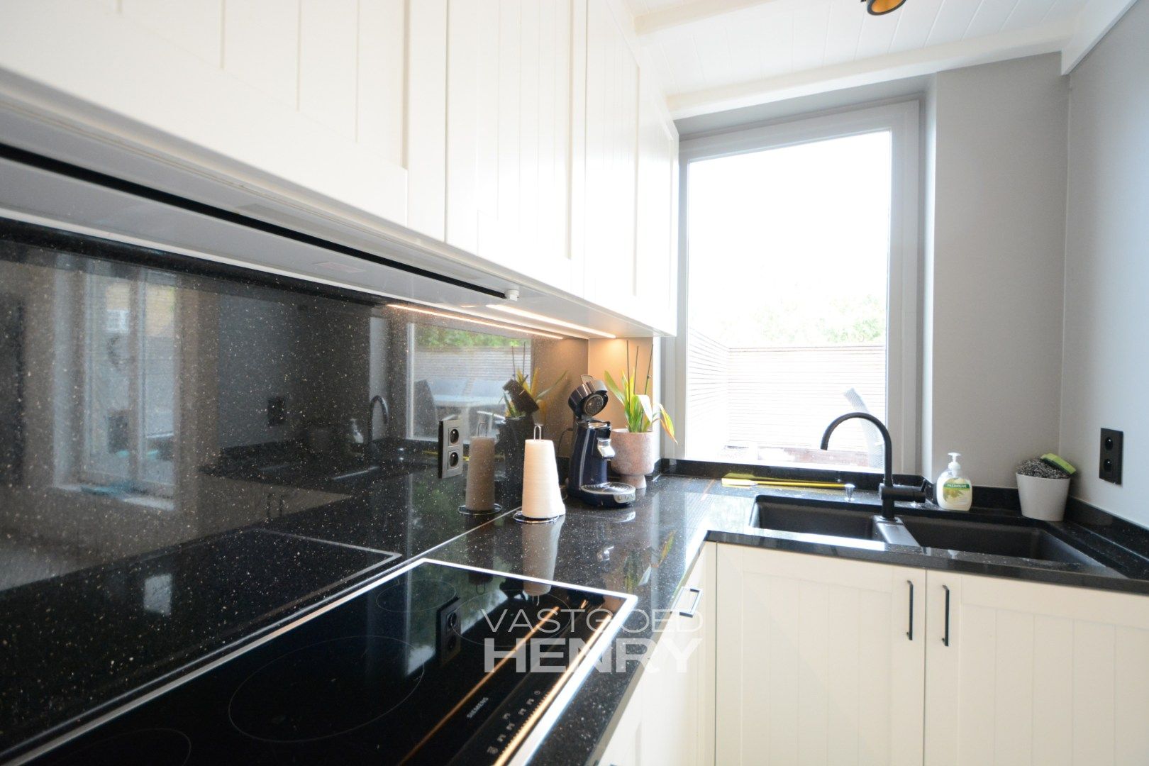 Privé duplex appartement met groot terras te huur foto 3