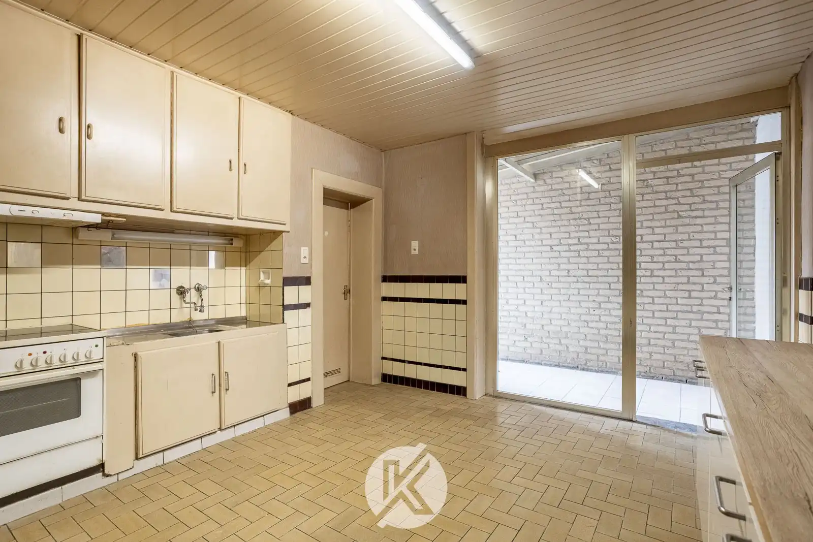 Te renoveren woning met garage foto 9