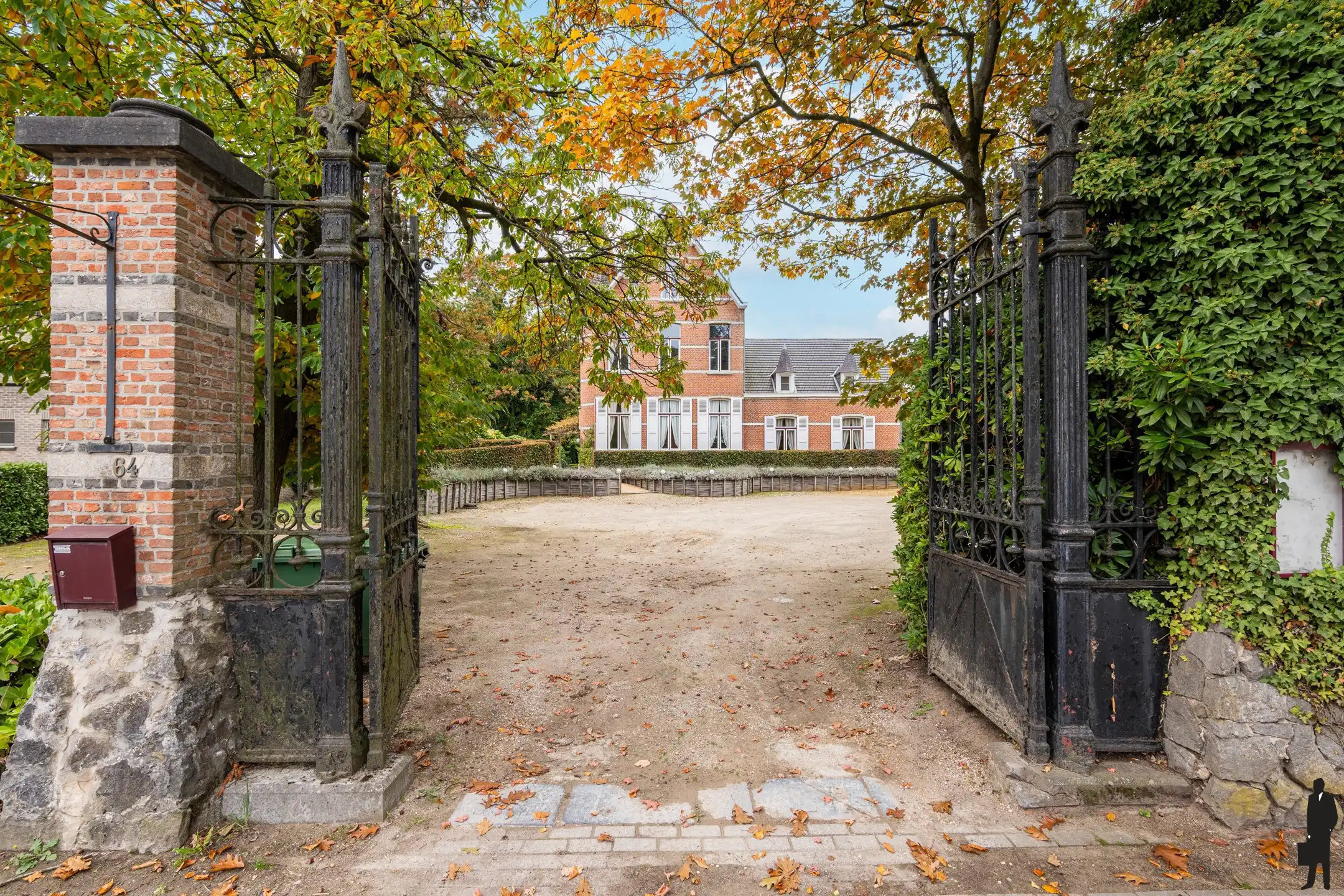 Hoofdfoto van de publicatie: Prachtige 19de eeuwse villa met 6 slpks nabij centrum Lille