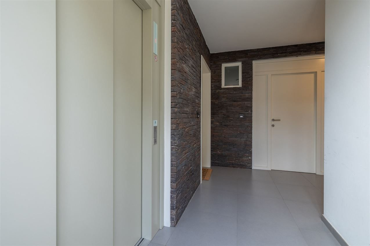 Penthouse met 3 slpk., riant terras, autostaanplaats en kelderberging foto 28