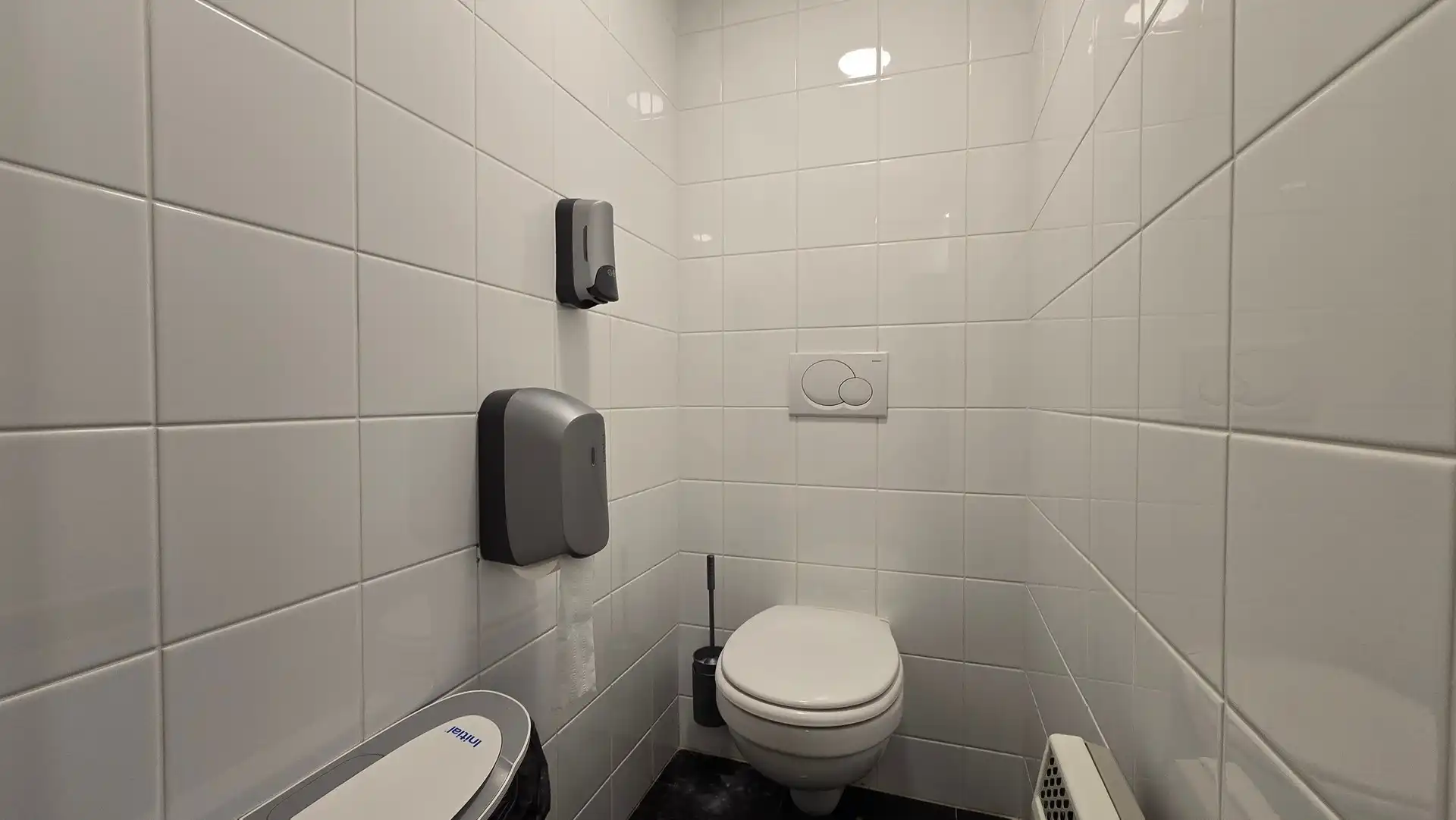 Instapklare kantoorruimte van 241 m²  in Brussel. foto 25
