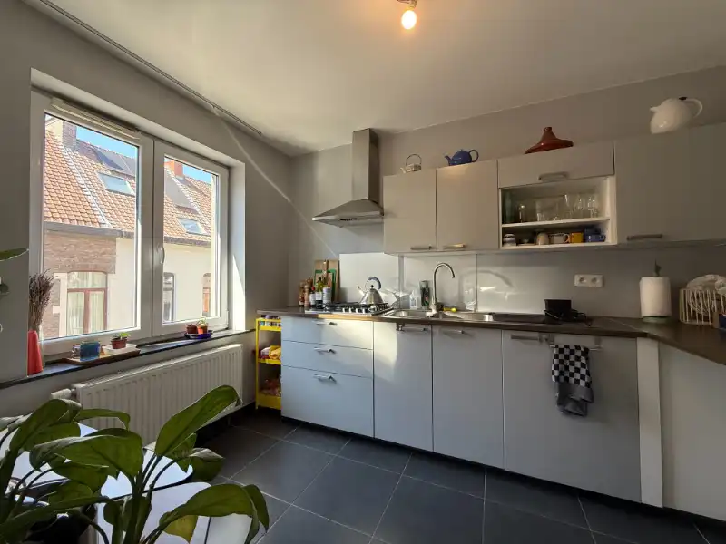 Lichtrijk 2-slaapkamerappartement tussen Dampoort en St-Jacobs foto 5