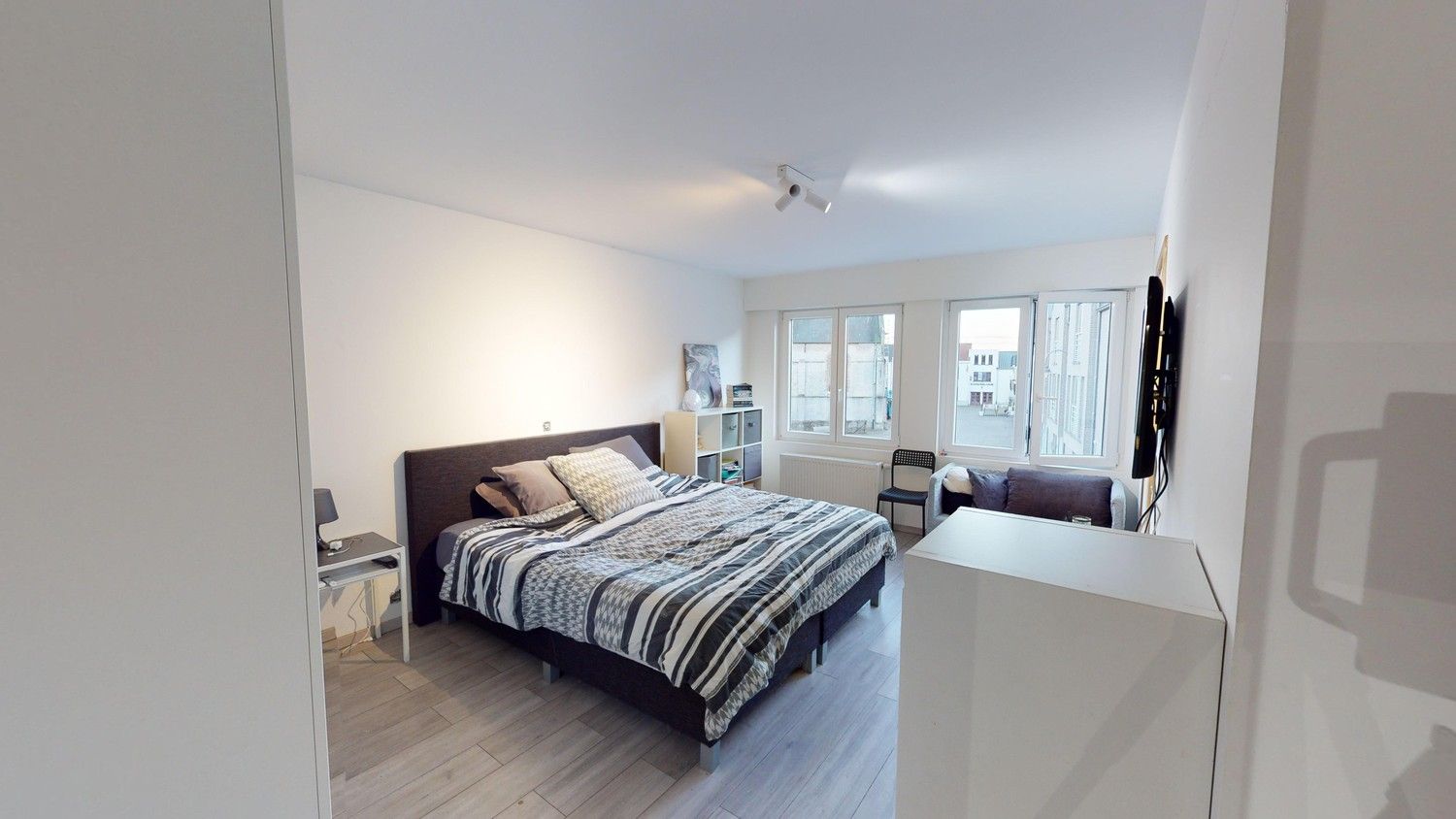 Handelspand (frituur) met gerenoveerde woning! foto 14