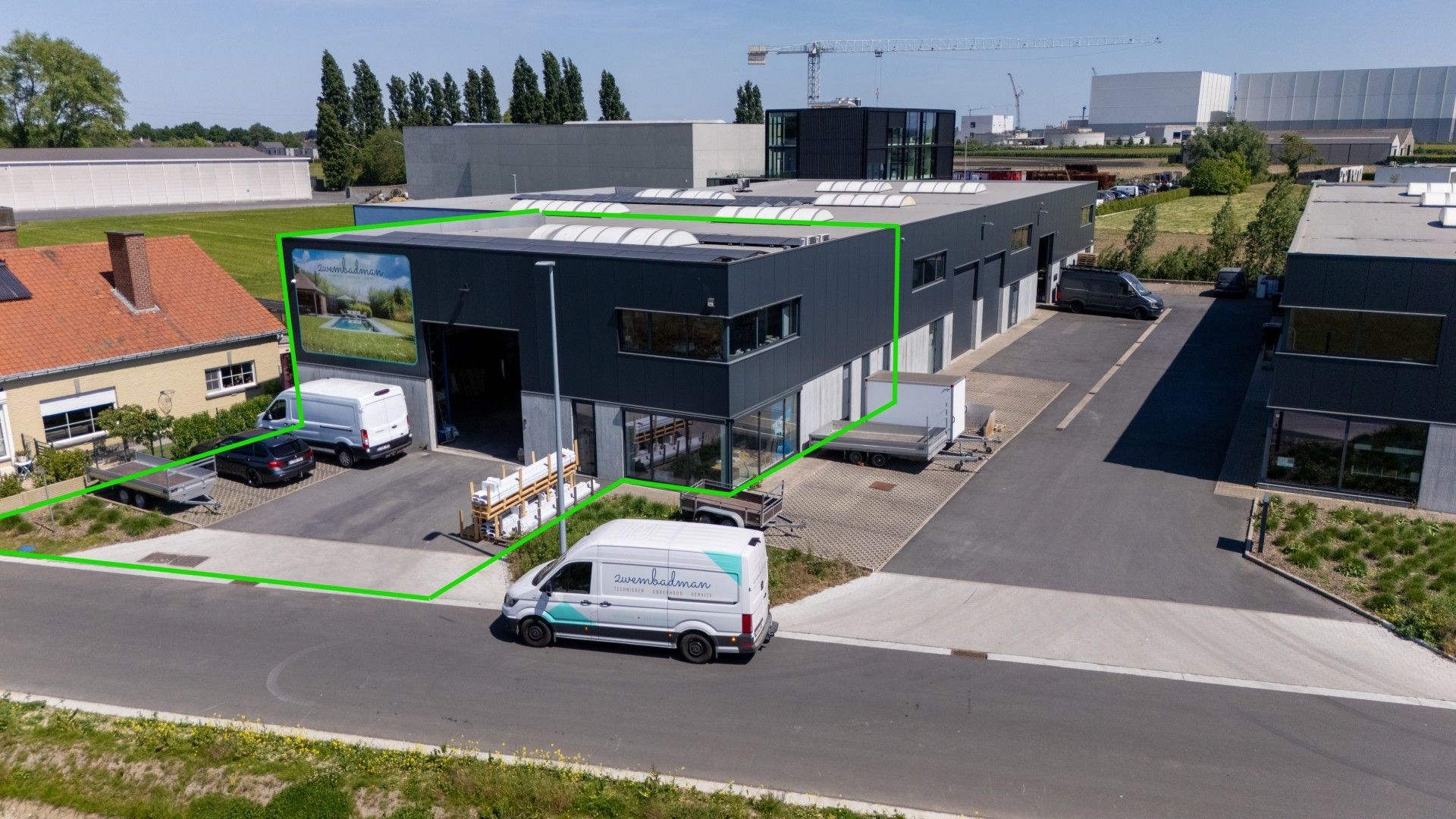 MAGAZIJN MET BURELEN/ SHOWROOM foto 2