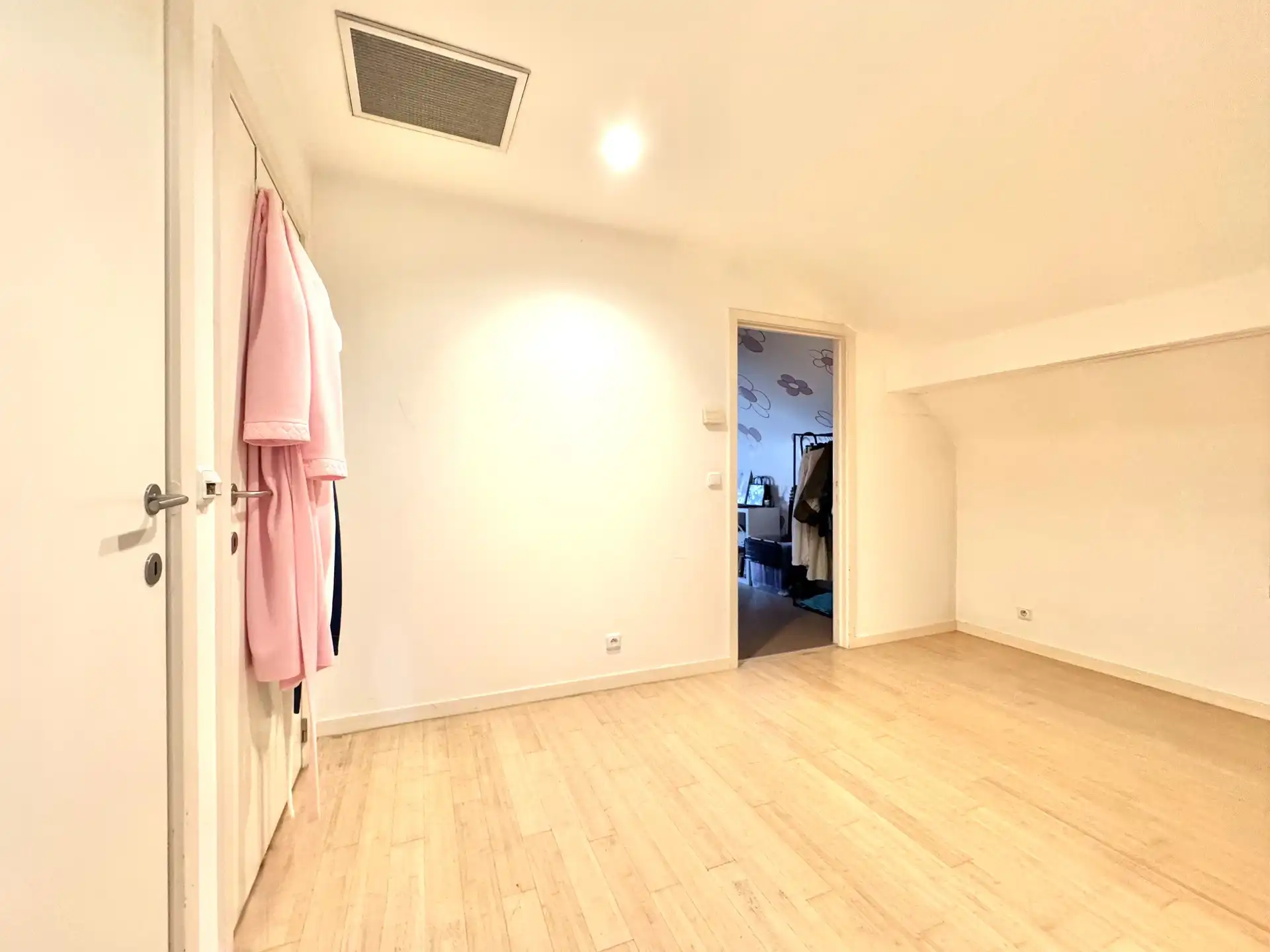 RUIME TIJDLOZE VILLA MET ZWEMBAD foto 37