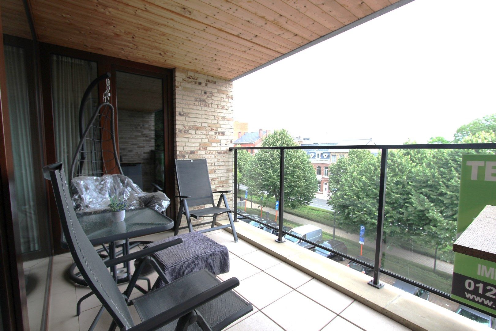 STADSAPPARTEMENT MET MOOI TERRAS + PRIVE PARKING foto 2