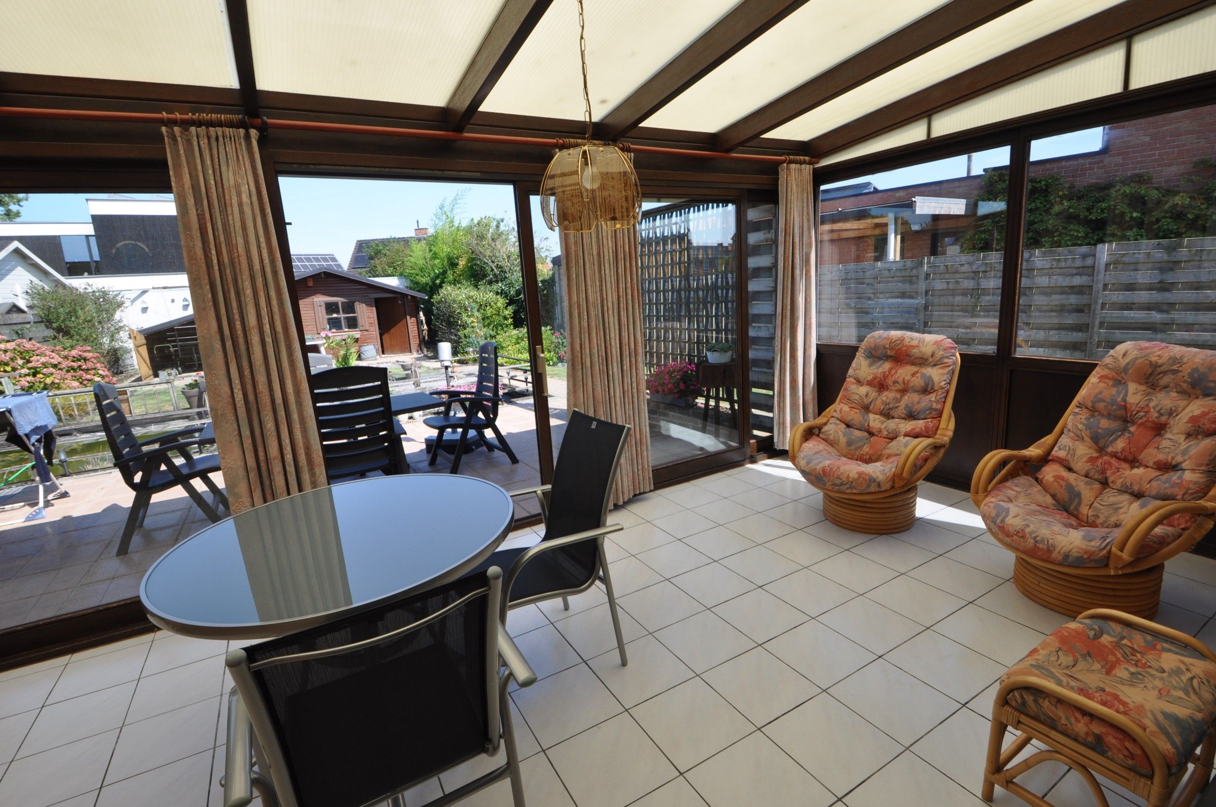 Ruime verzorgde woning met grote tuin en garage ! foto 12