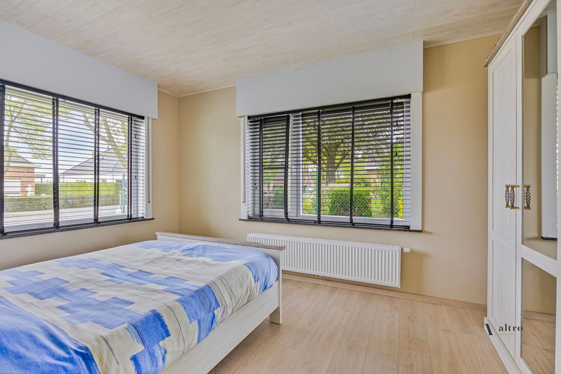 Deels gerenoveerde woning in het groene Bellem foto 8