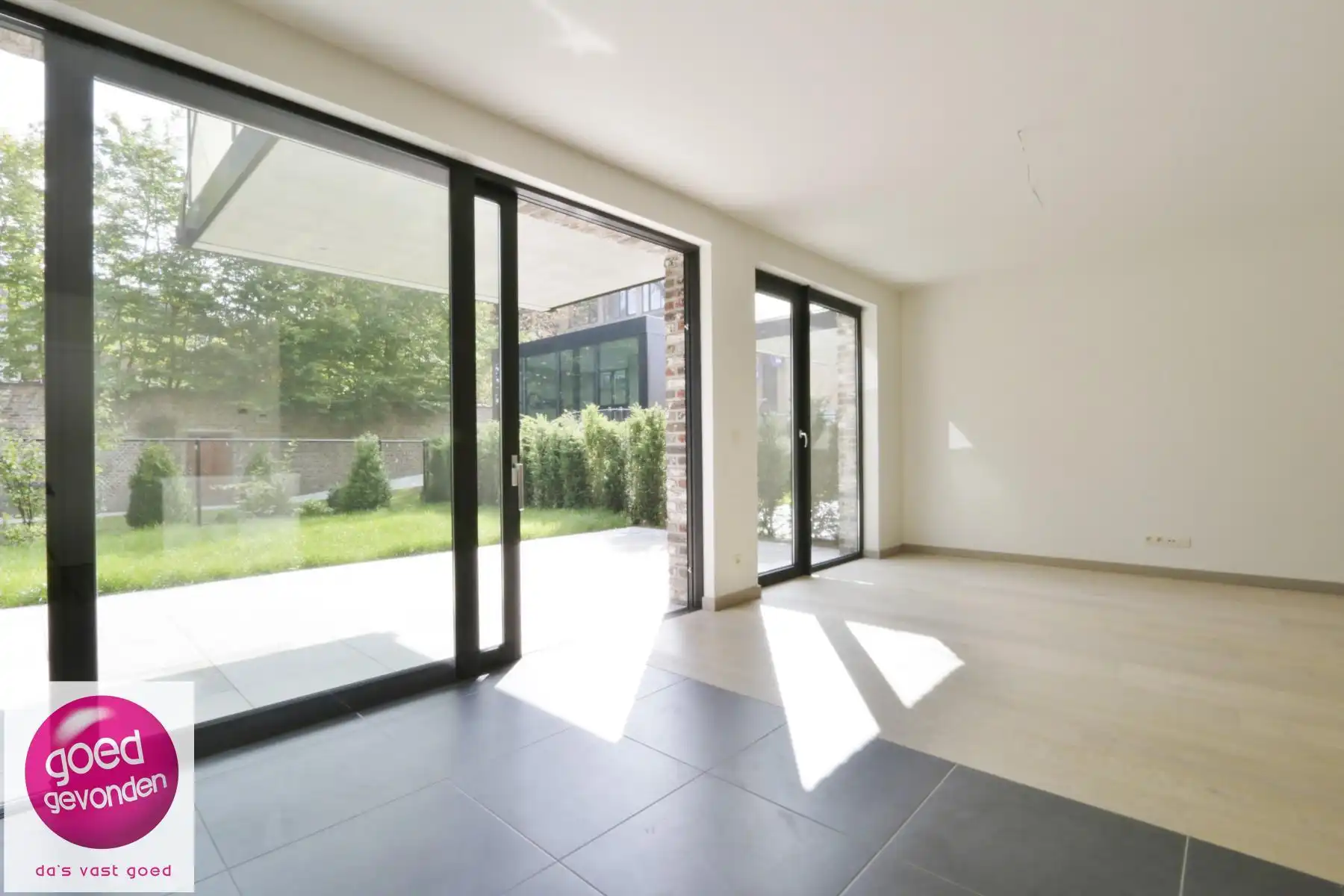 Gelijkvloers app - 1 SLK - Terras + tuin foto 4