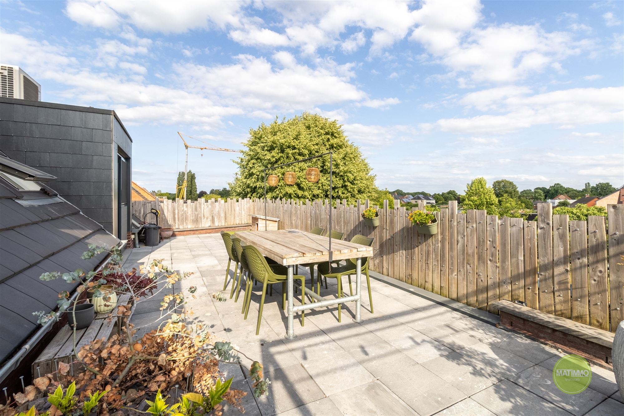 Stijlvol dakappartement met ruim terras in Meerhout foto {{pictureIndex}}