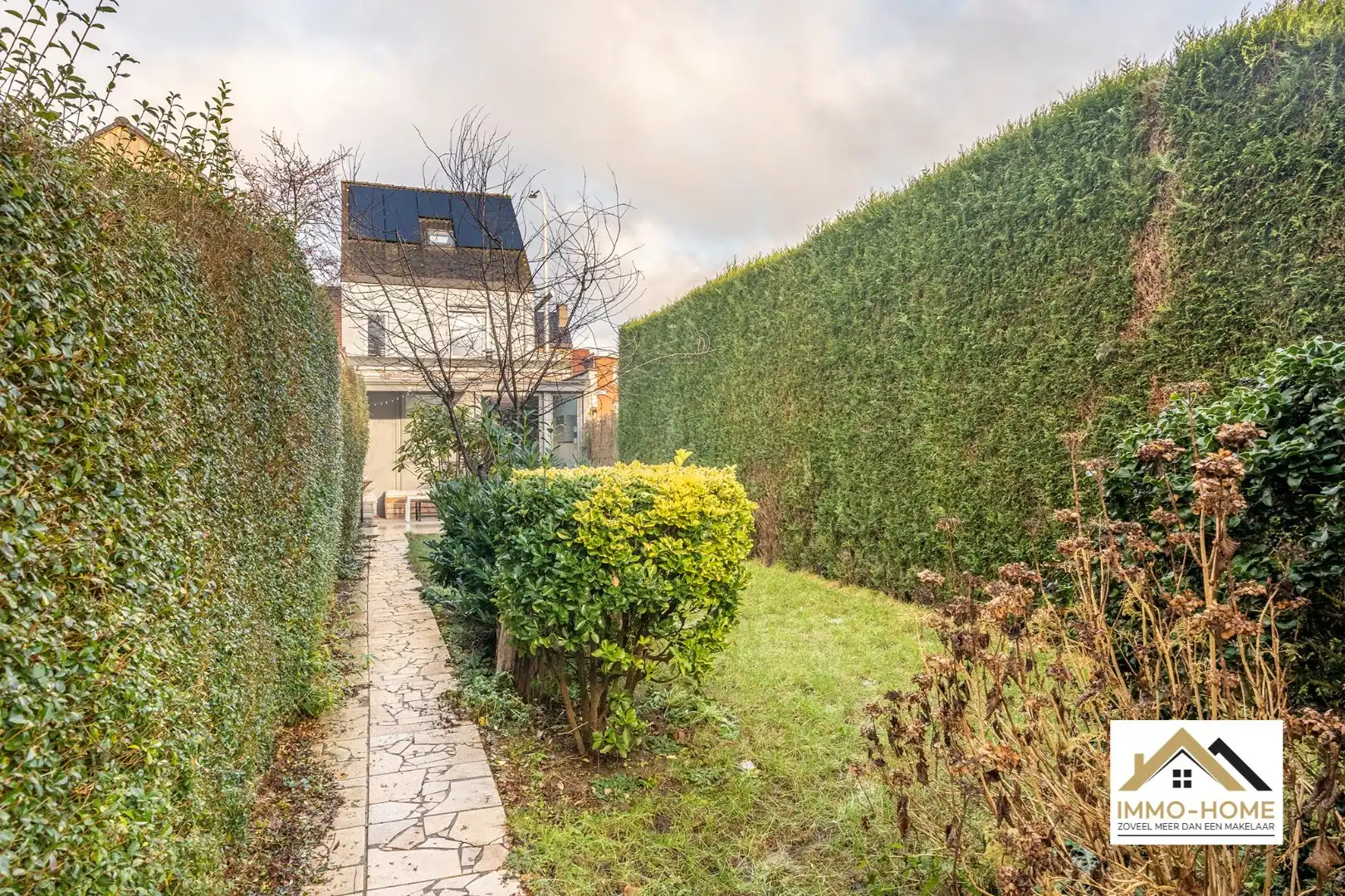 Lichtrijke halfopen bebouwing op toplocatie foto 14