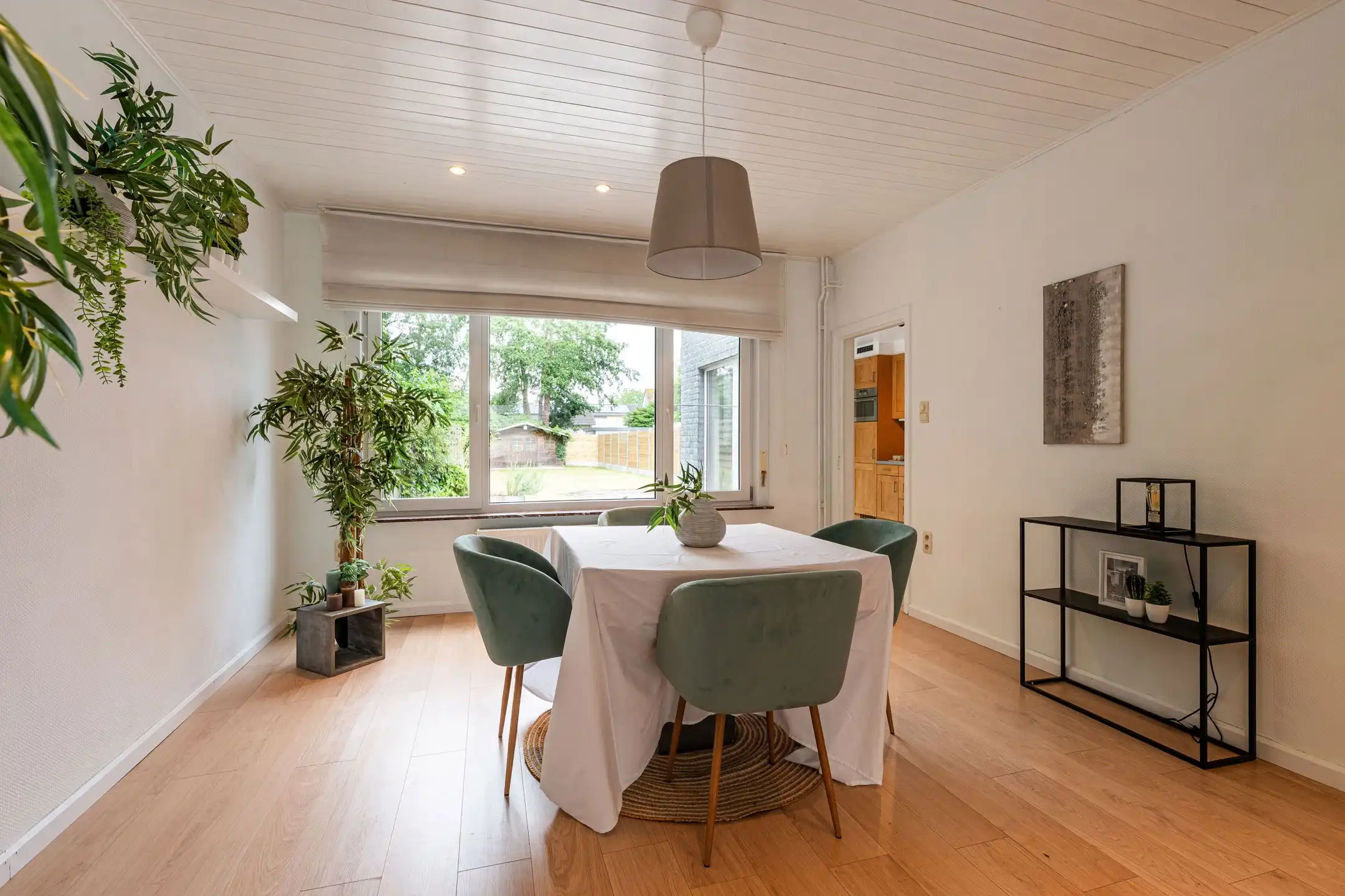 Instapklare woning met 3 slaapkamers, ruime garage en tuin foto 8