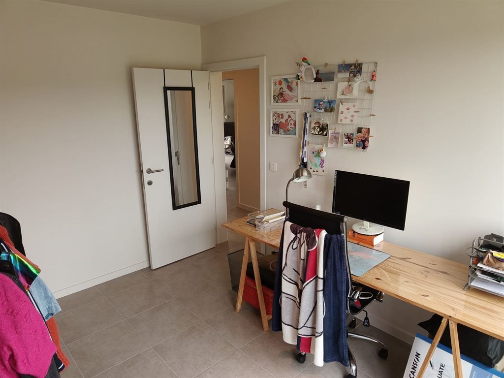 Goedgelegen en volledig vernieuwd appartement foto 23