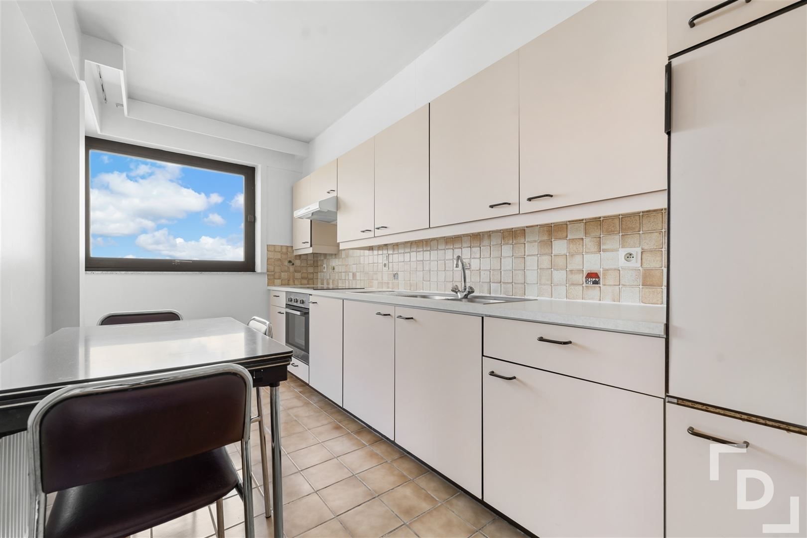 Rustig gelegen appartement met garage te koop in centrum Poperinge foto 4