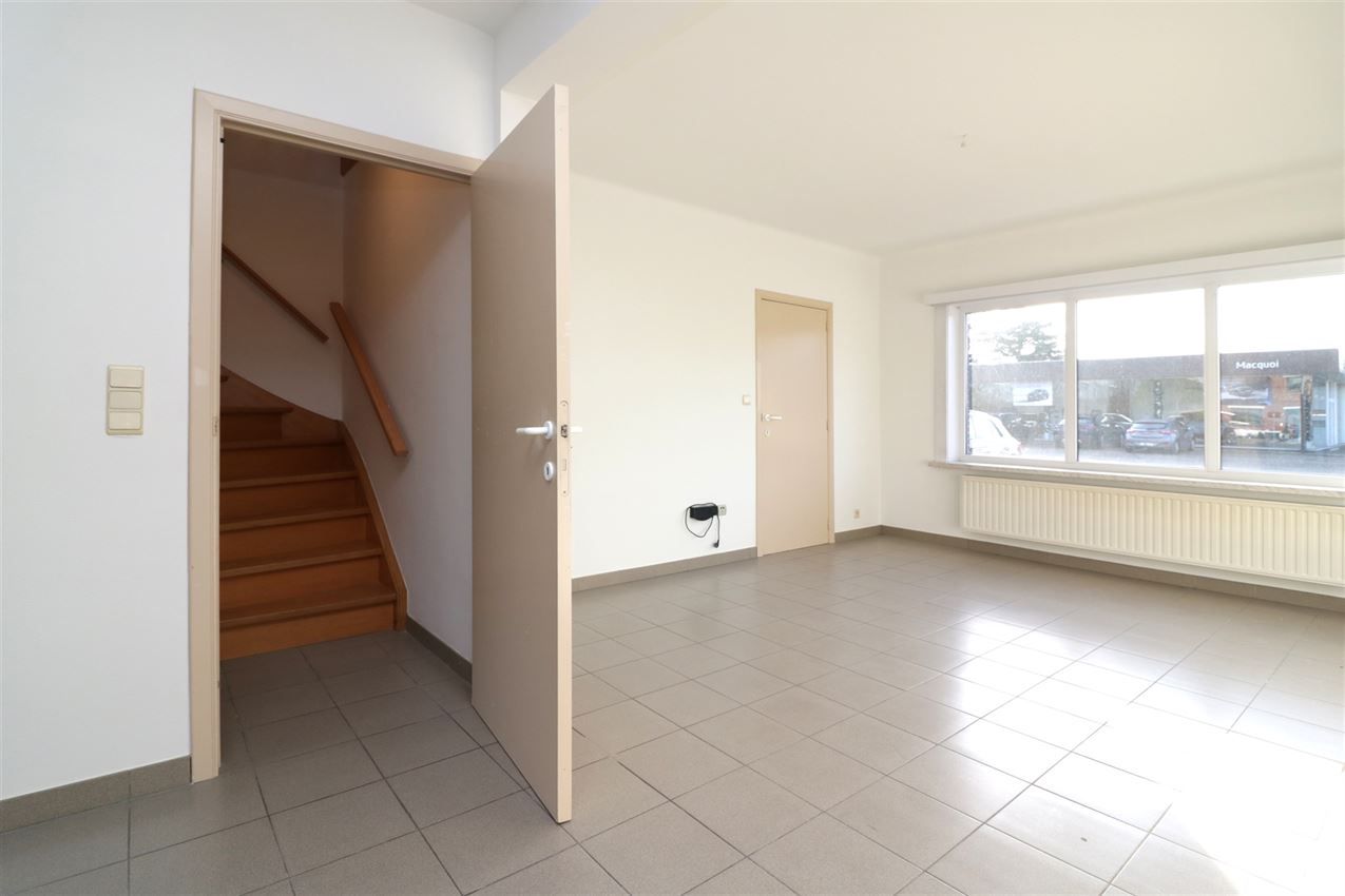 Woning met 2 slpk, terras, autostaanplaats onder de carport foto 12